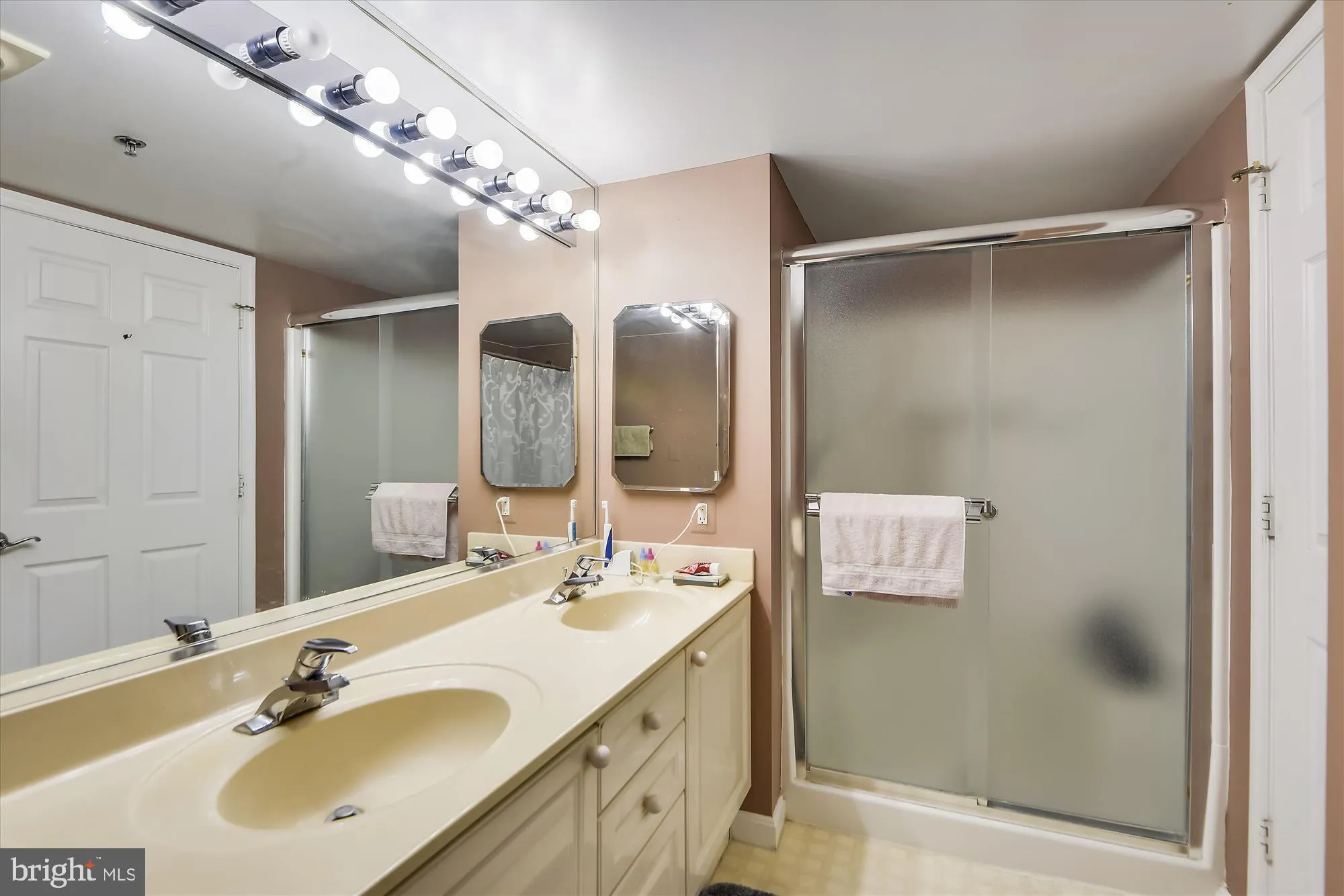 Property Slideshow image 16 of 42 | 19385 cypress ridge ter unit 920, Leesburg, VA, 20176