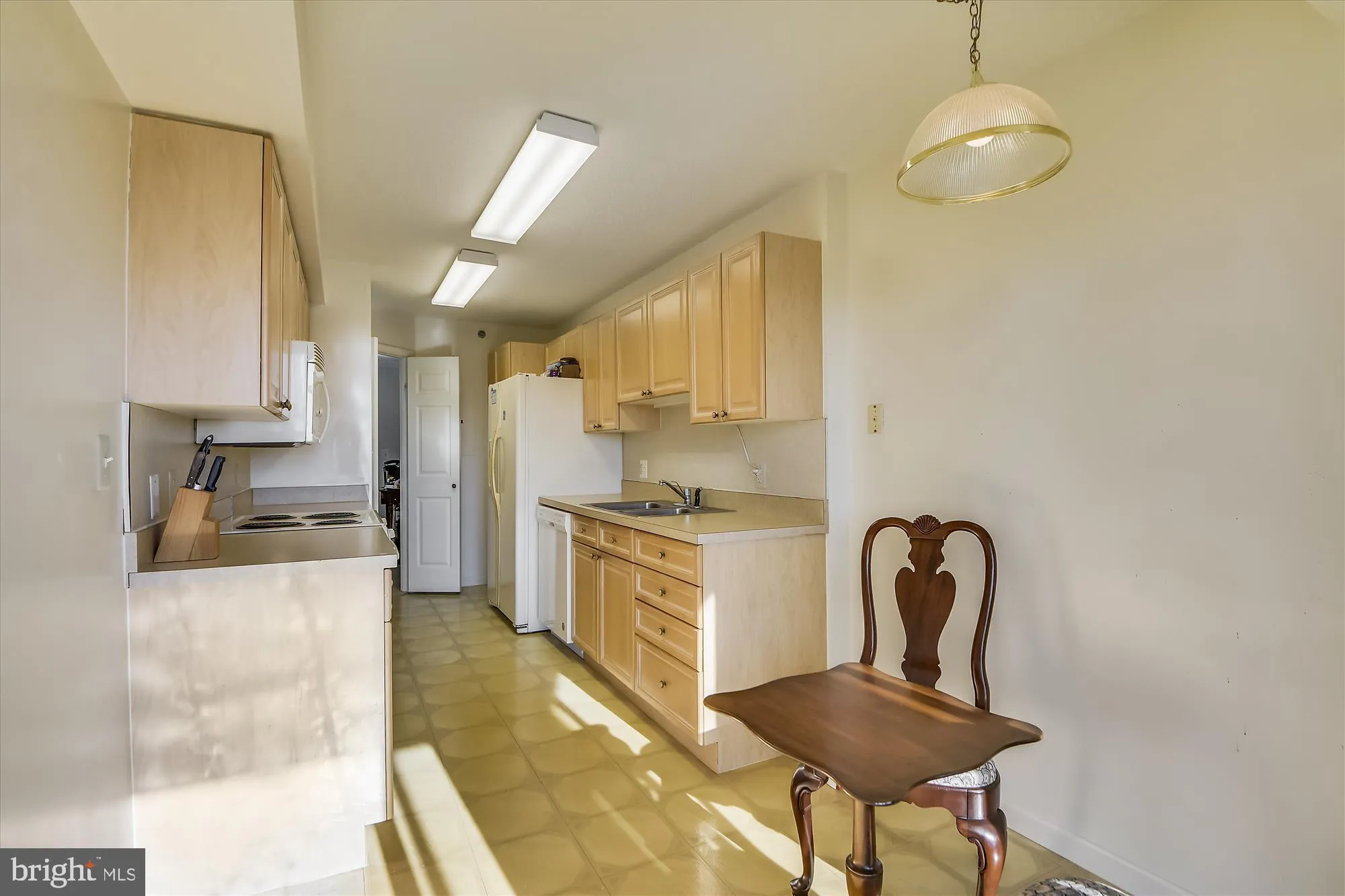 Property Slideshow image 10 of 42 | 19385 cypress ridge ter unit 920, Leesburg, VA, 20176