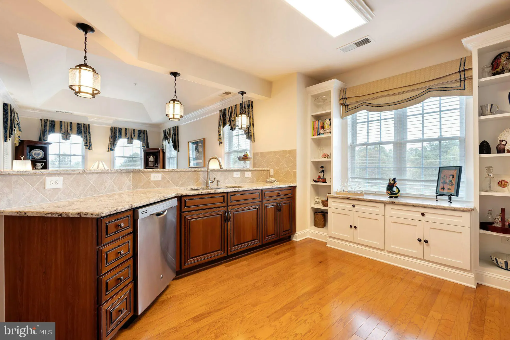 Property Slideshow image 21 of 42 | 15211 royal crest dr unit 405, Haymarket, VA, 20169