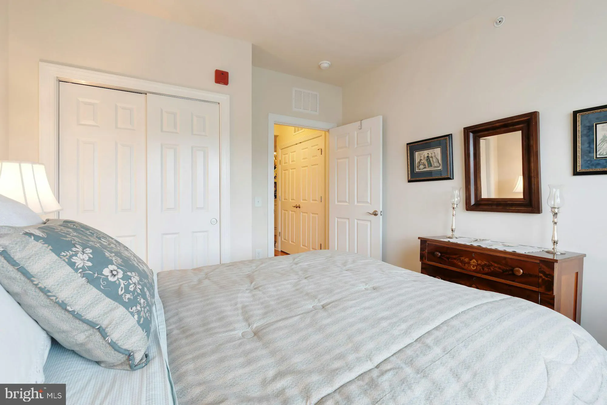 Property Slideshow image 32 of 42 | 15211 royal crest dr unit 405, Haymarket, VA, 20169