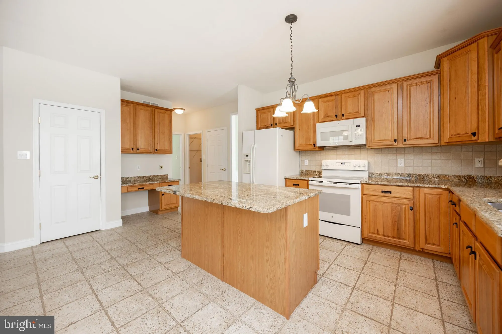 Property Slideshow image 16 of 44 | 4397 meadowridge ln, Collegeville, PA, 19426