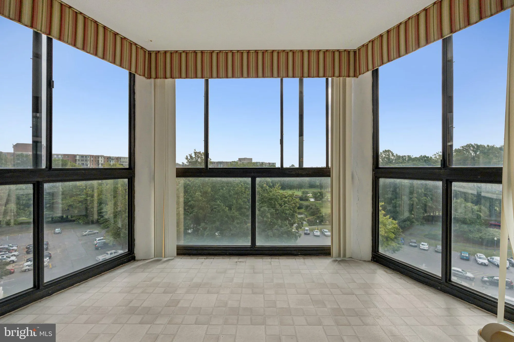 Property Slideshow image 18 of 27 | 15115 interlachen dr 3-815, Silver Spring, MD, 20906