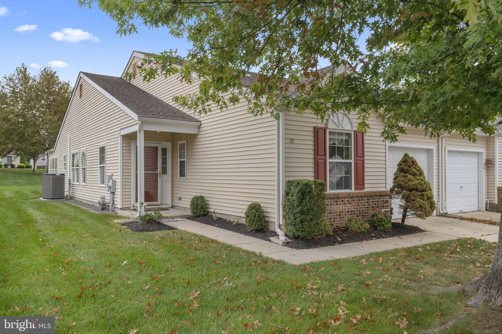 Property Slideshow image 1 of 25 | 10 yarrow pl, Mount Laurel, NJ, 08054