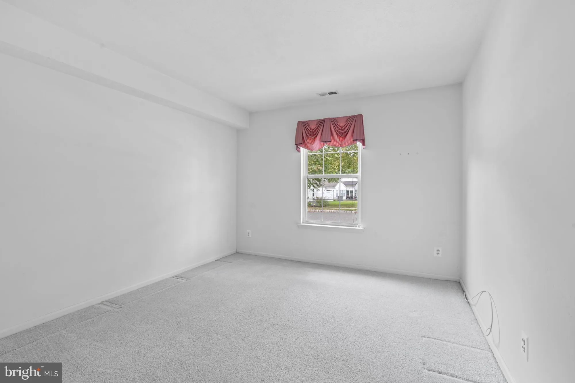 Property Slideshow image 14 of 25 | 10 yarrow pl, Mount Laurel, NJ, 08054