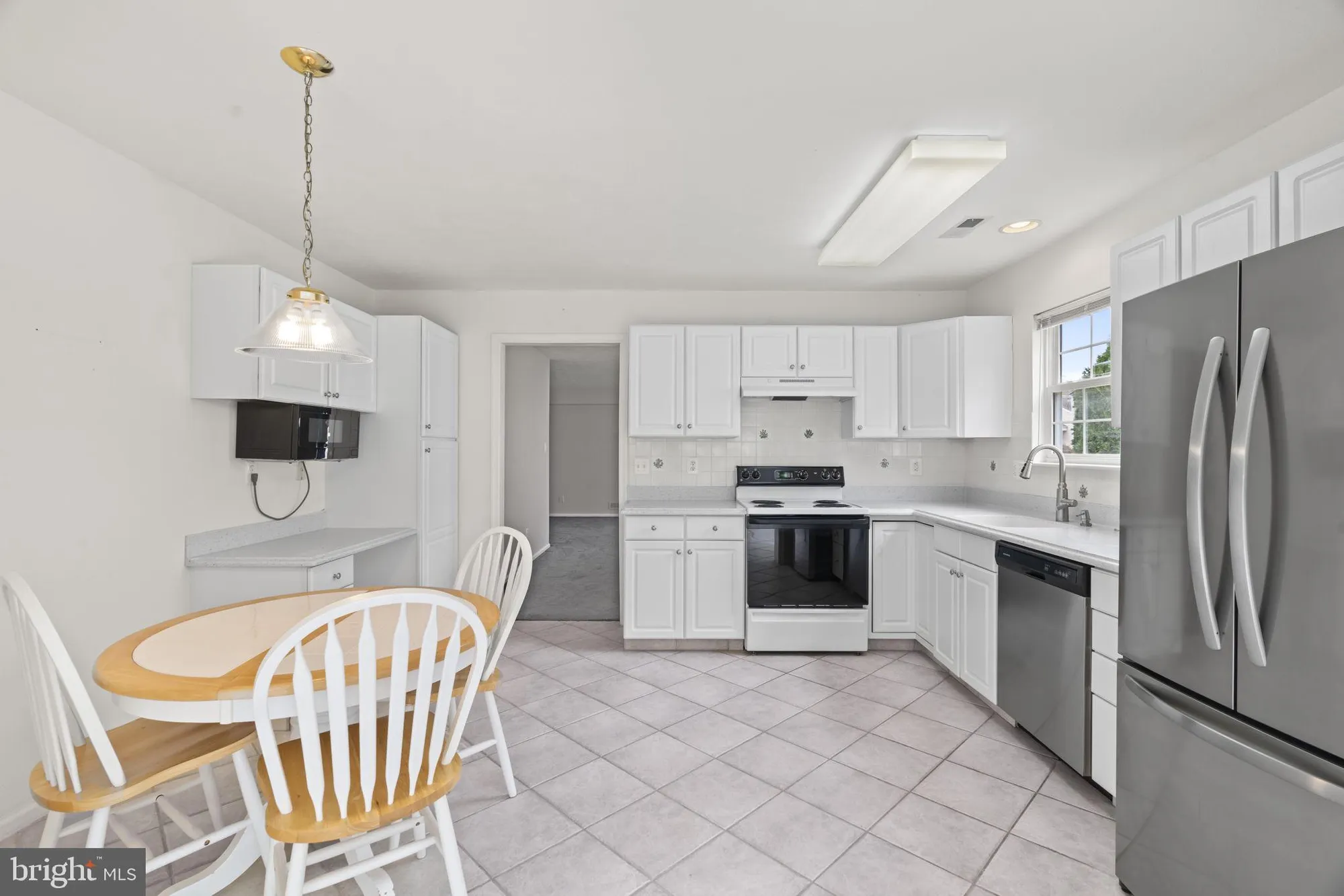 Property Slideshow image 18 of 25 | 10 yarrow pl, Mount Laurel, NJ, 08054