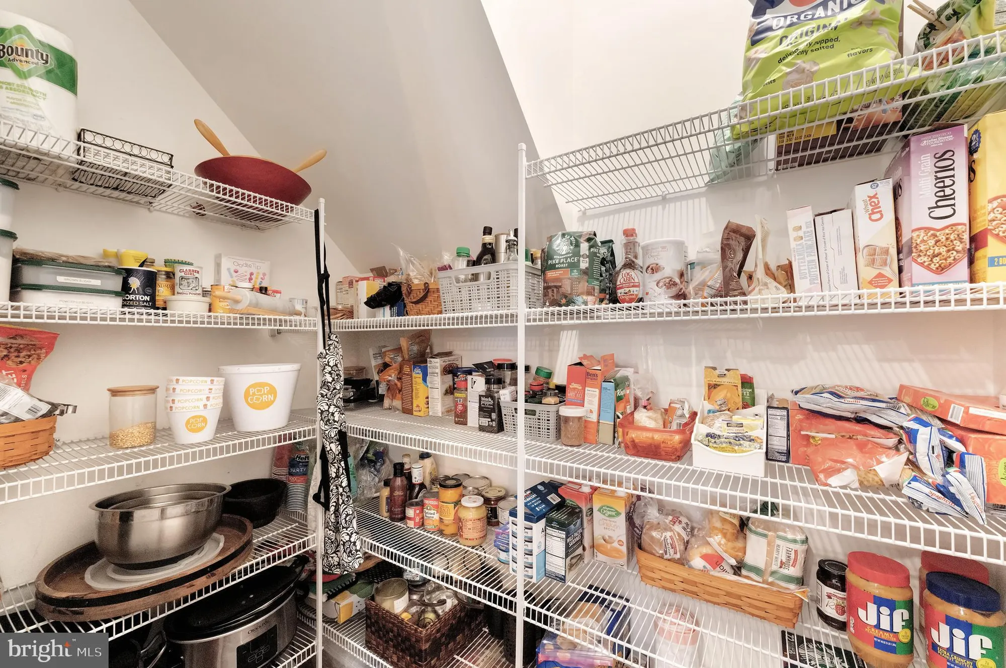 Property Slideshow image 19 of 51 | 42788 macbeth ter, Ashburn, VA, 20148