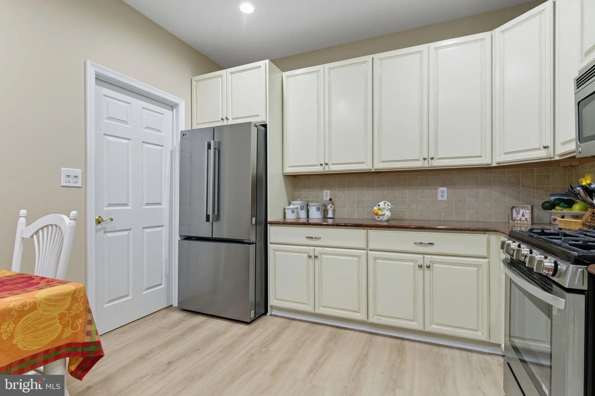 Property Slideshow image 14 of 30 | 2285 seabird dr 14, Bristol, PA, 19007