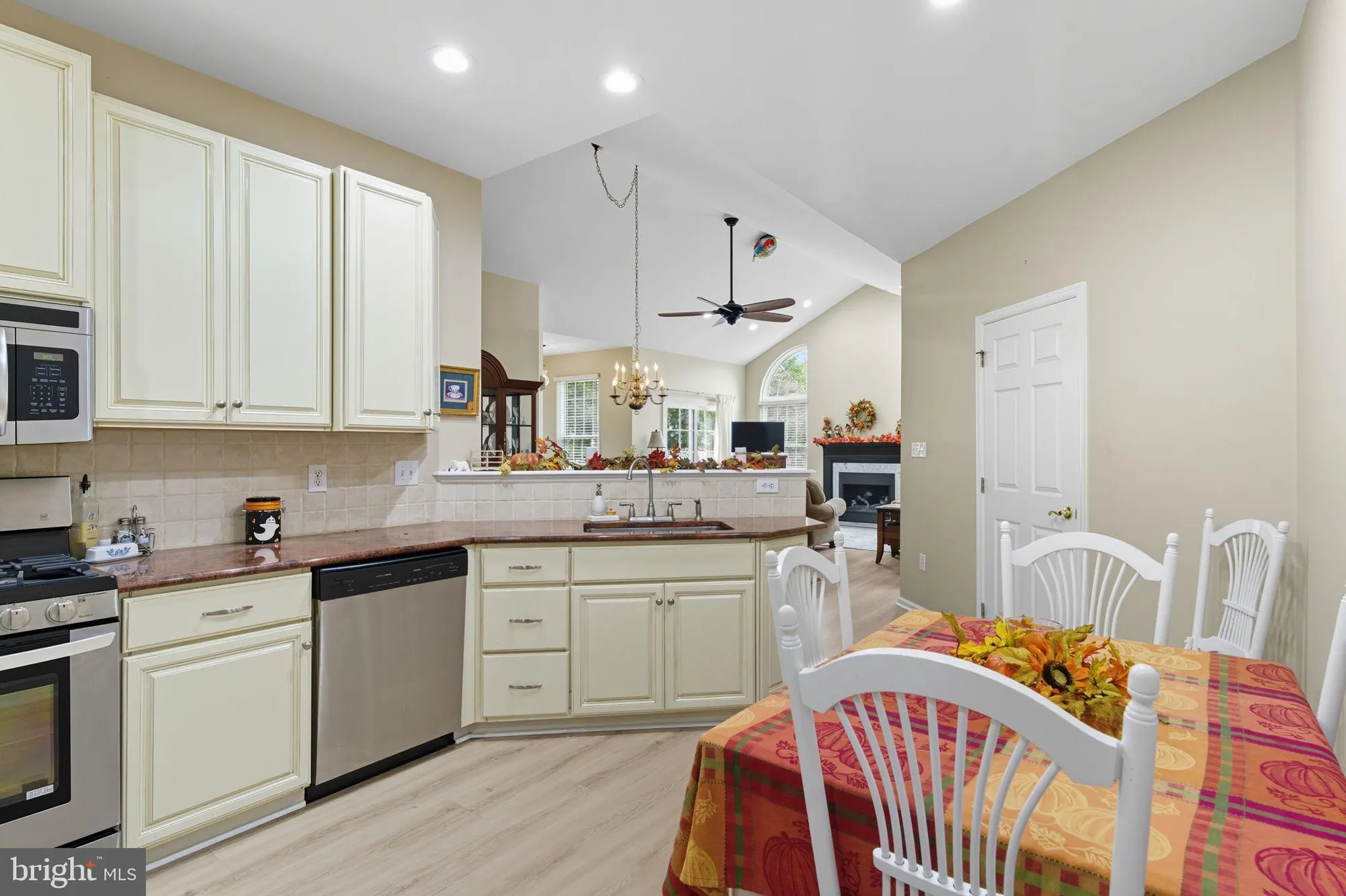 Property Slideshow image 16 of 30 | 2285 seabird dr 14, Bristol, PA, 19007