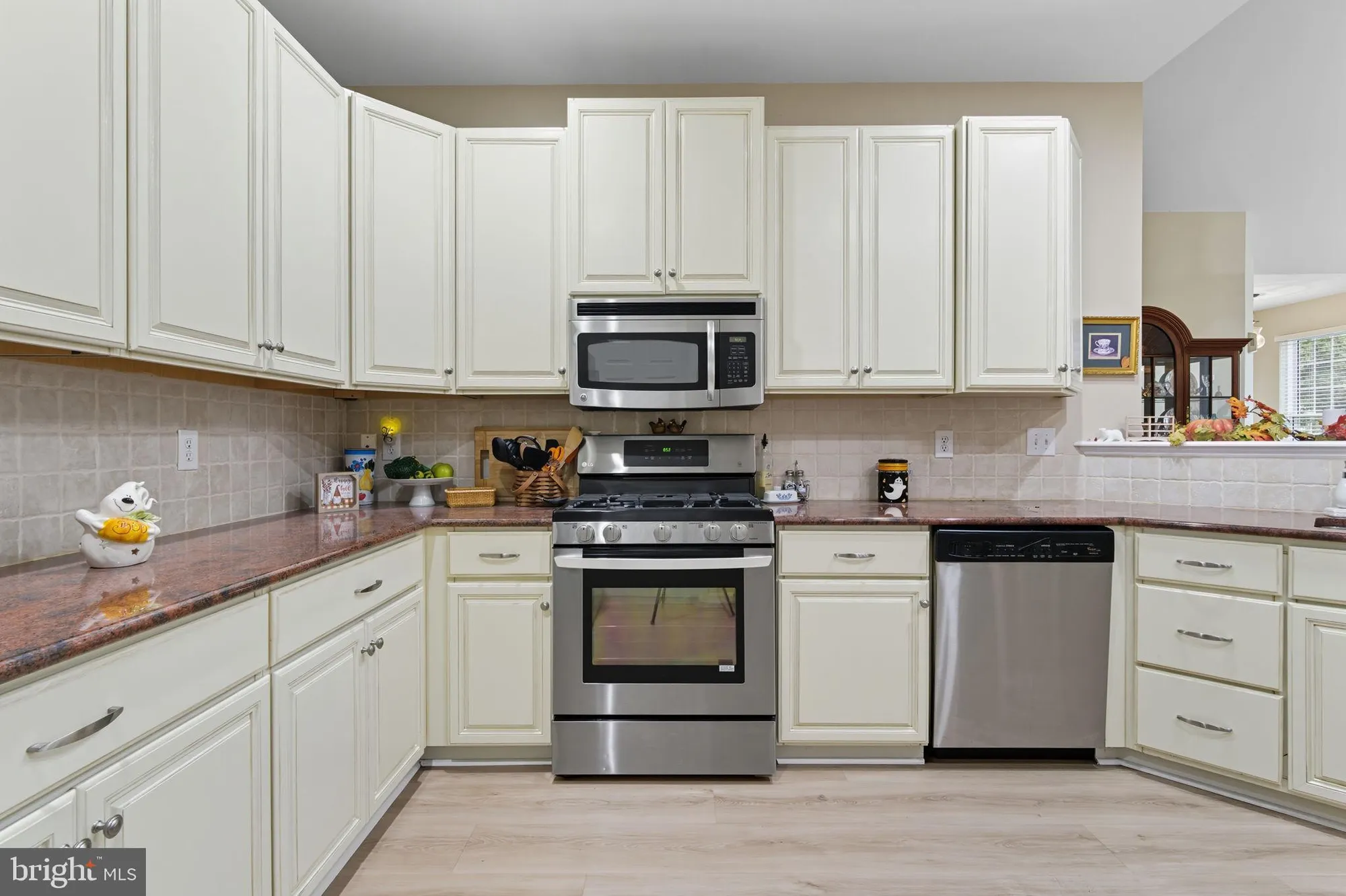 Property Slideshow image 18 of 30 | 2285 seabird dr 14, Bristol, PA, 19007