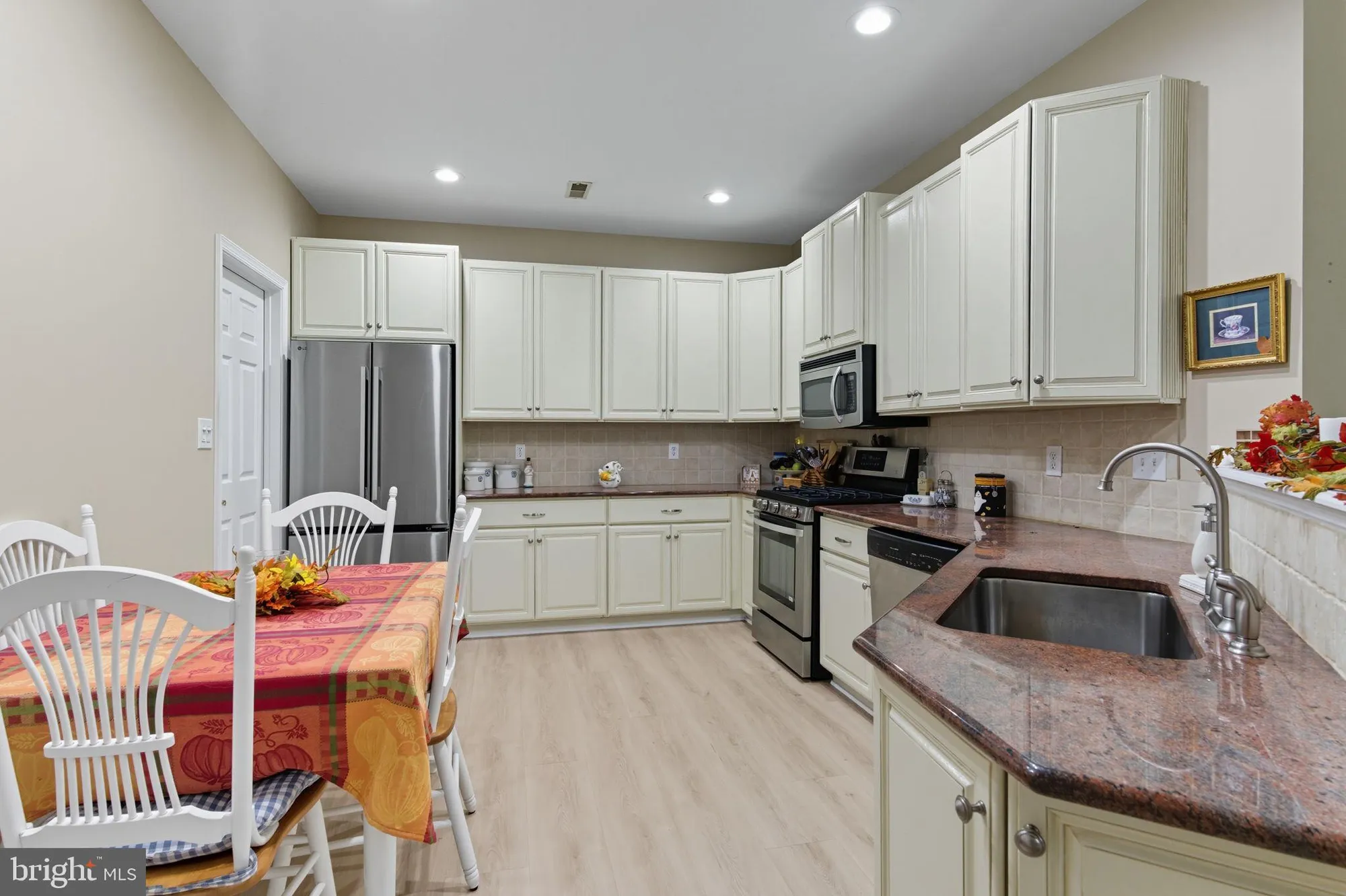 Property Slideshow image 20 of 30 | 2285 seabird dr 14, Bristol, PA, 19007