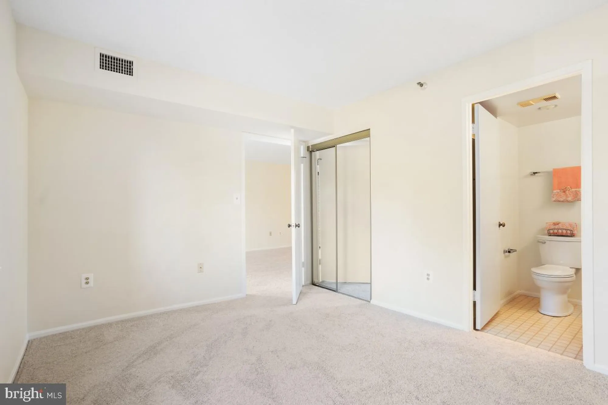 Property Slideshow image 25 of 35 | 15107 interlachen dr 2-321, Silver Spring, MD, 20906