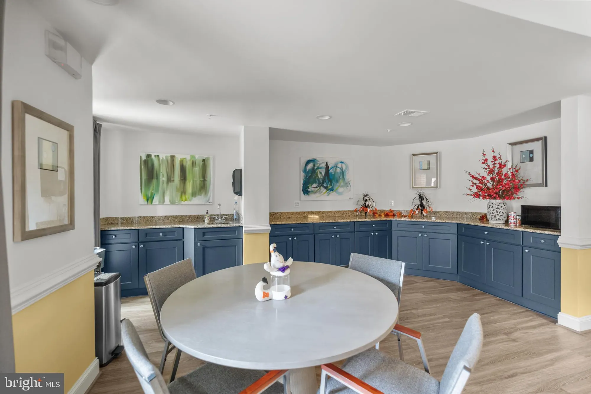 Property Slideshow image 6 of 43 | 2905 saintsbury plz 315, Fairfax, VA, 22031