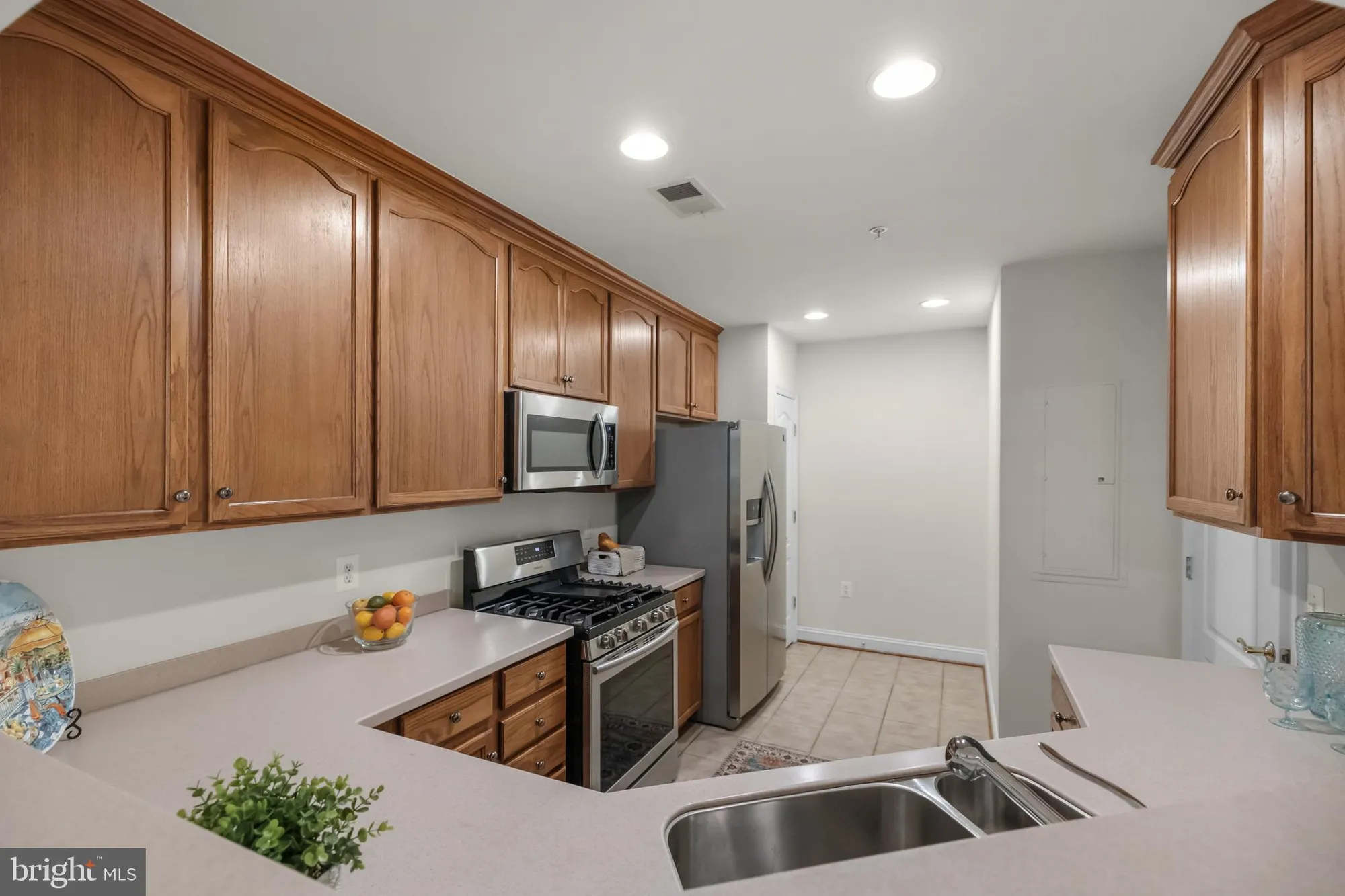 Property Slideshow image 15 of 43 | 2905 saintsbury plz 315, Fairfax, VA, 22031