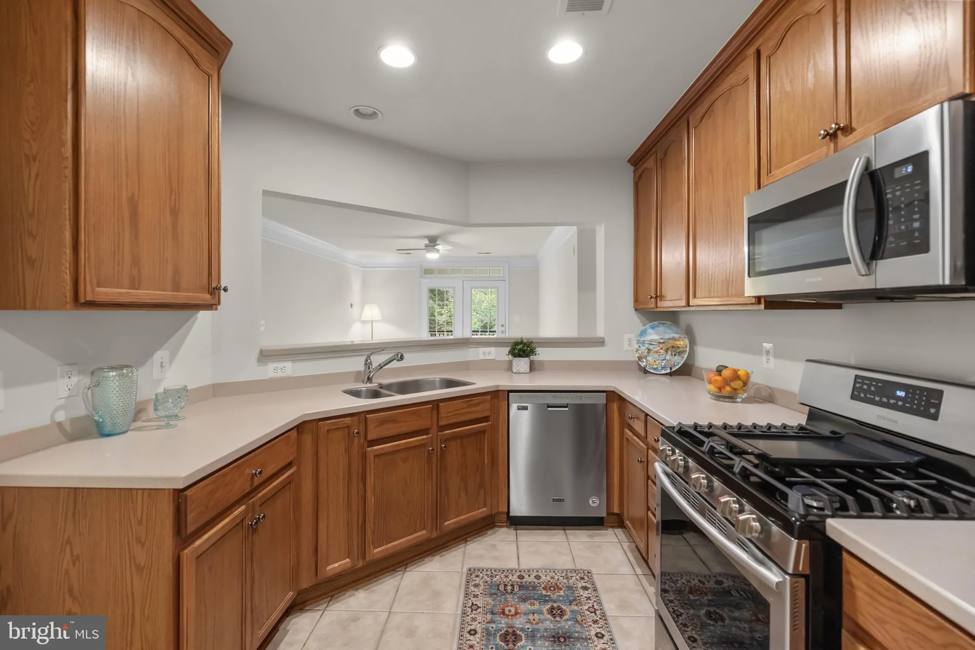Property Slideshow image 16 of 43 | 2905 saintsbury plz 315, Fairfax, VA, 22031