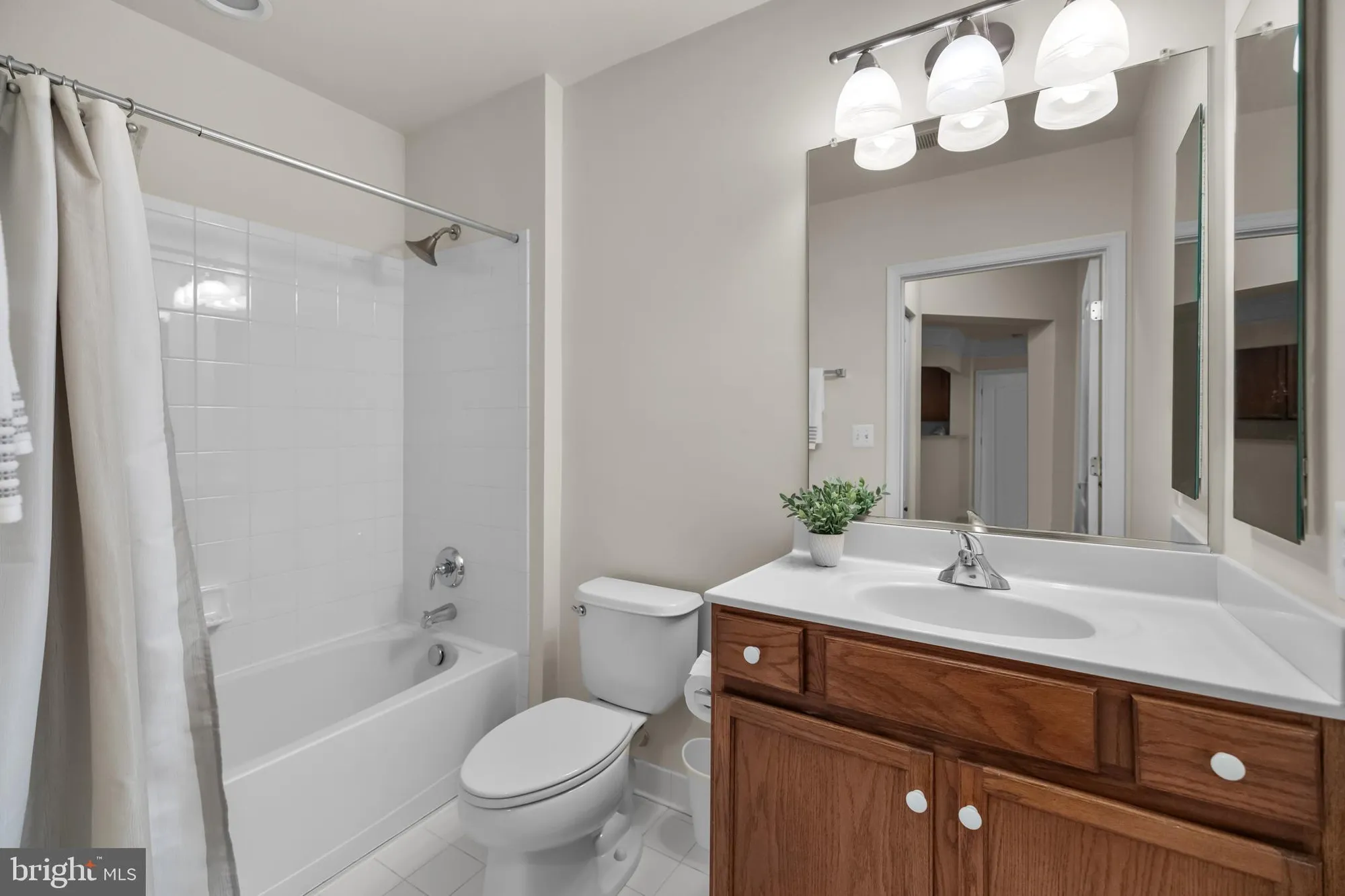 Property Slideshow image 33 of 43 | 2905 saintsbury plz 315, Fairfax, VA, 22031