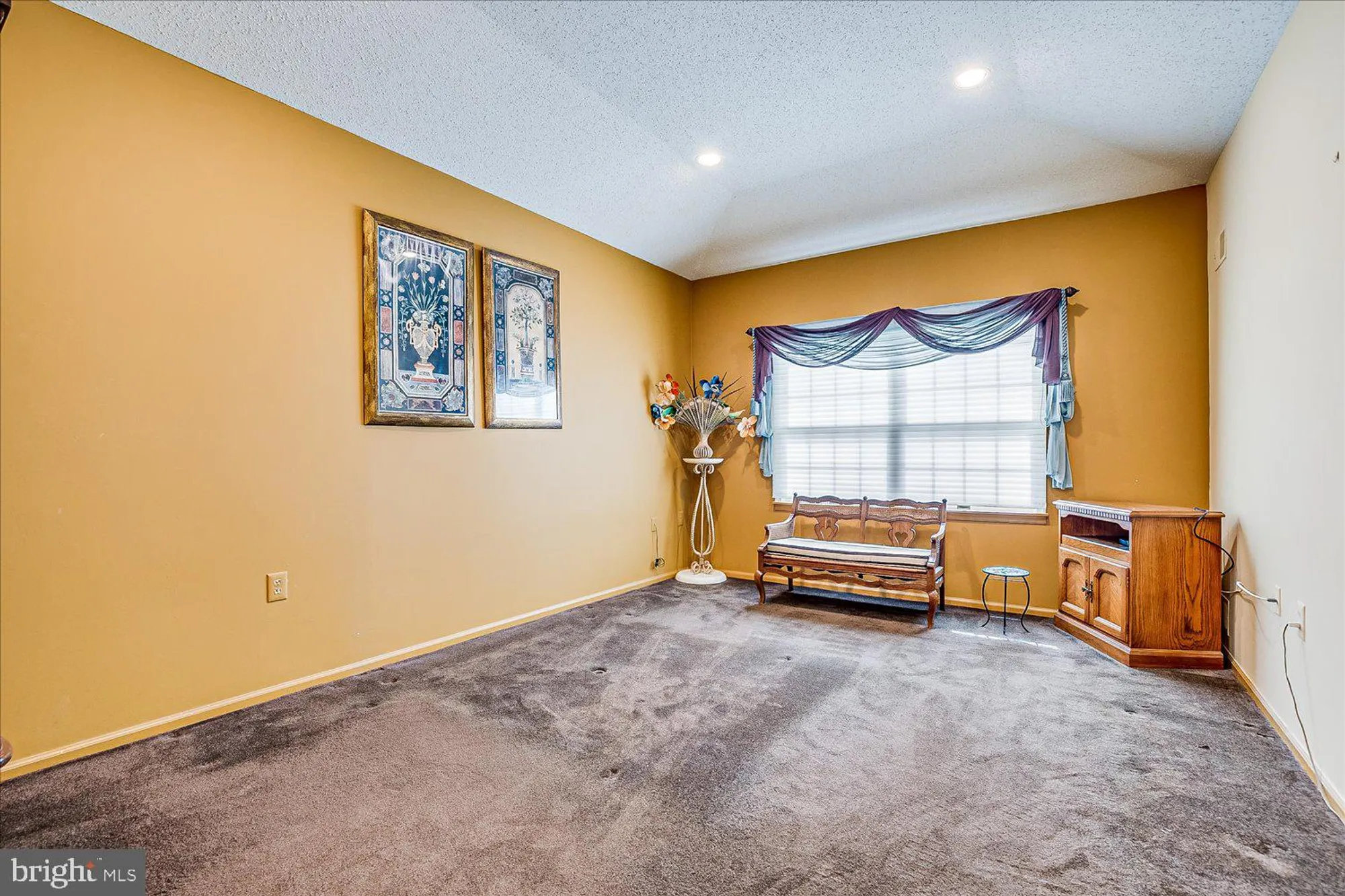 Property Slideshow image 31 of 50 | 136 birmingham ln, Monroe Township, NJ, 08831