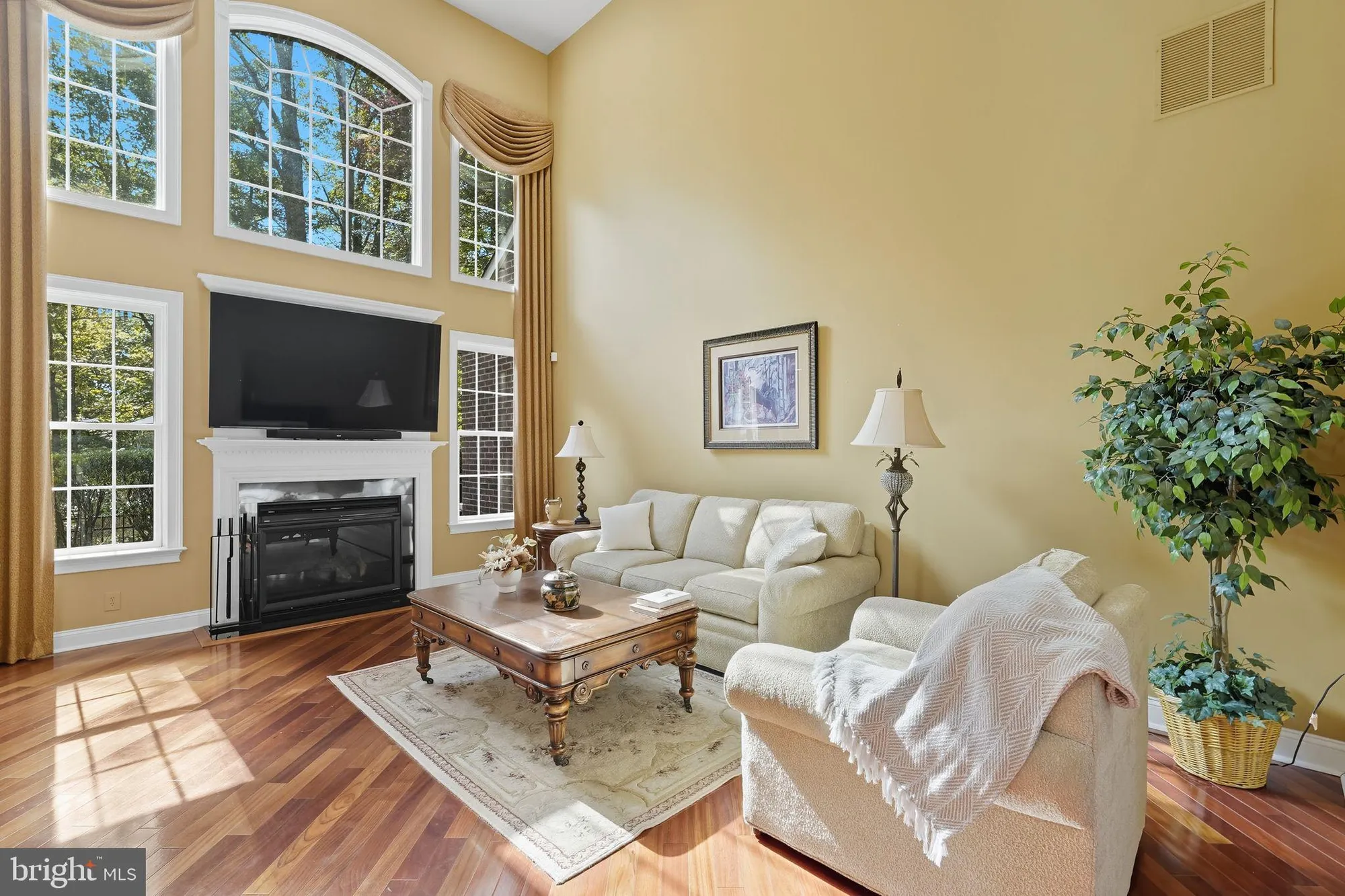 Property Slideshow image 7 of 36 | 95 rittenhouse cir, Newtown, PA, 18940