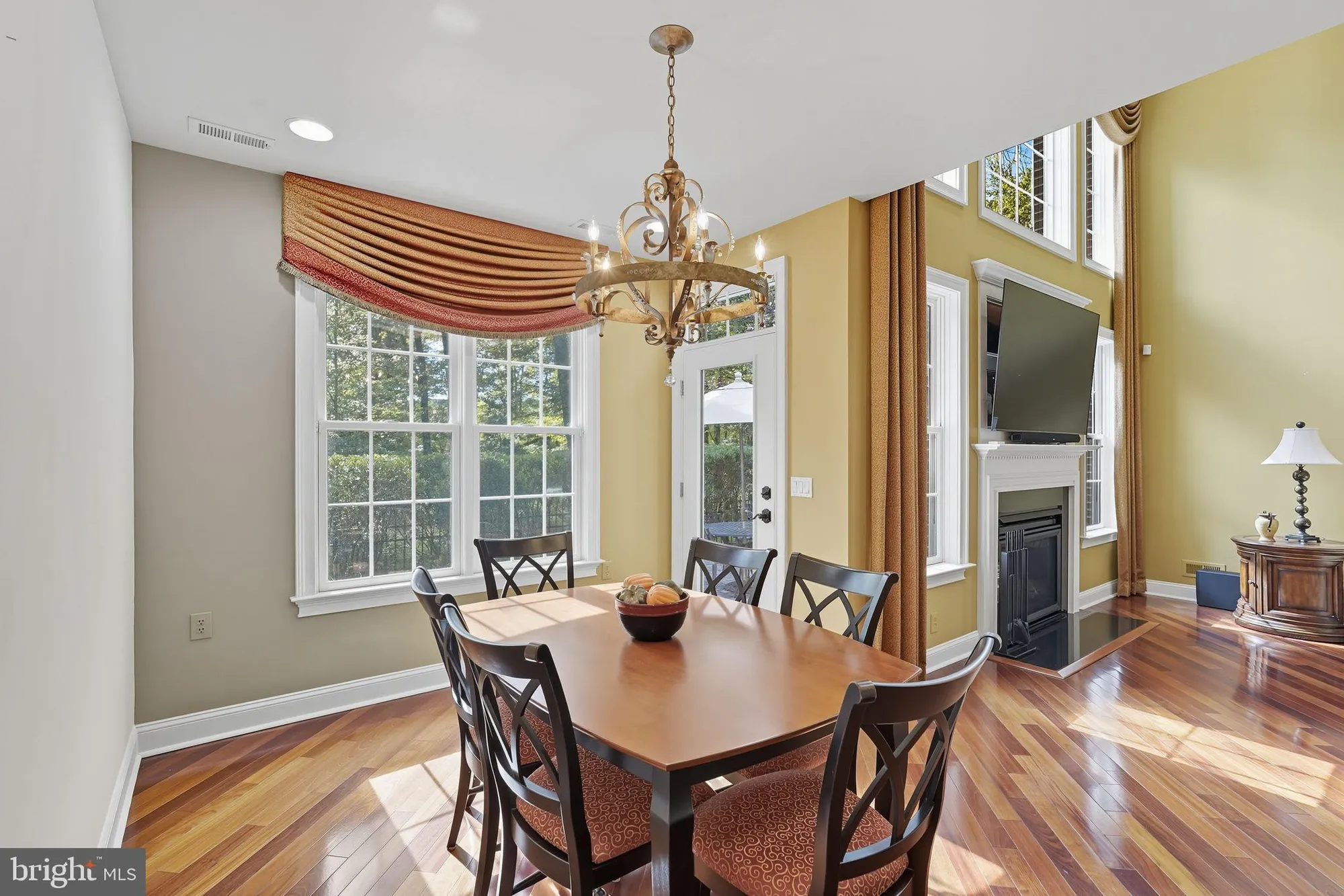 Property Slideshow image 16 of 36 | 95 rittenhouse cir, Newtown, PA, 18940