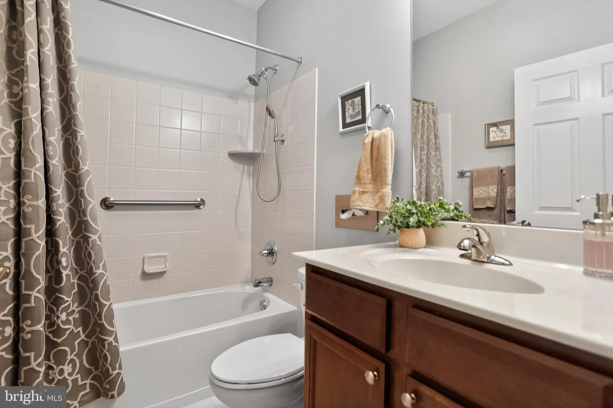 Property Slideshow image 26 of 30 | 2680 iris ln, Philadelphia, PA, 19116