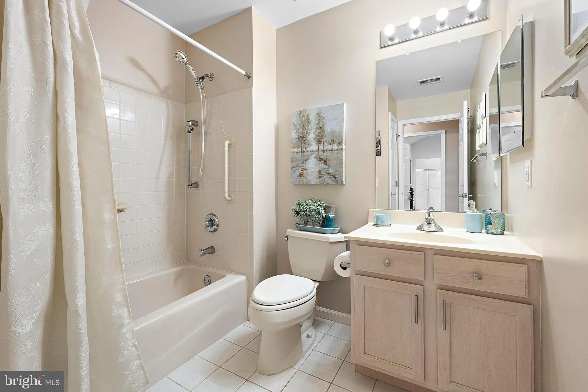 Property Slideshow image 33 of 39 | 14 skylark ln, Lakewood, NJ, 08701