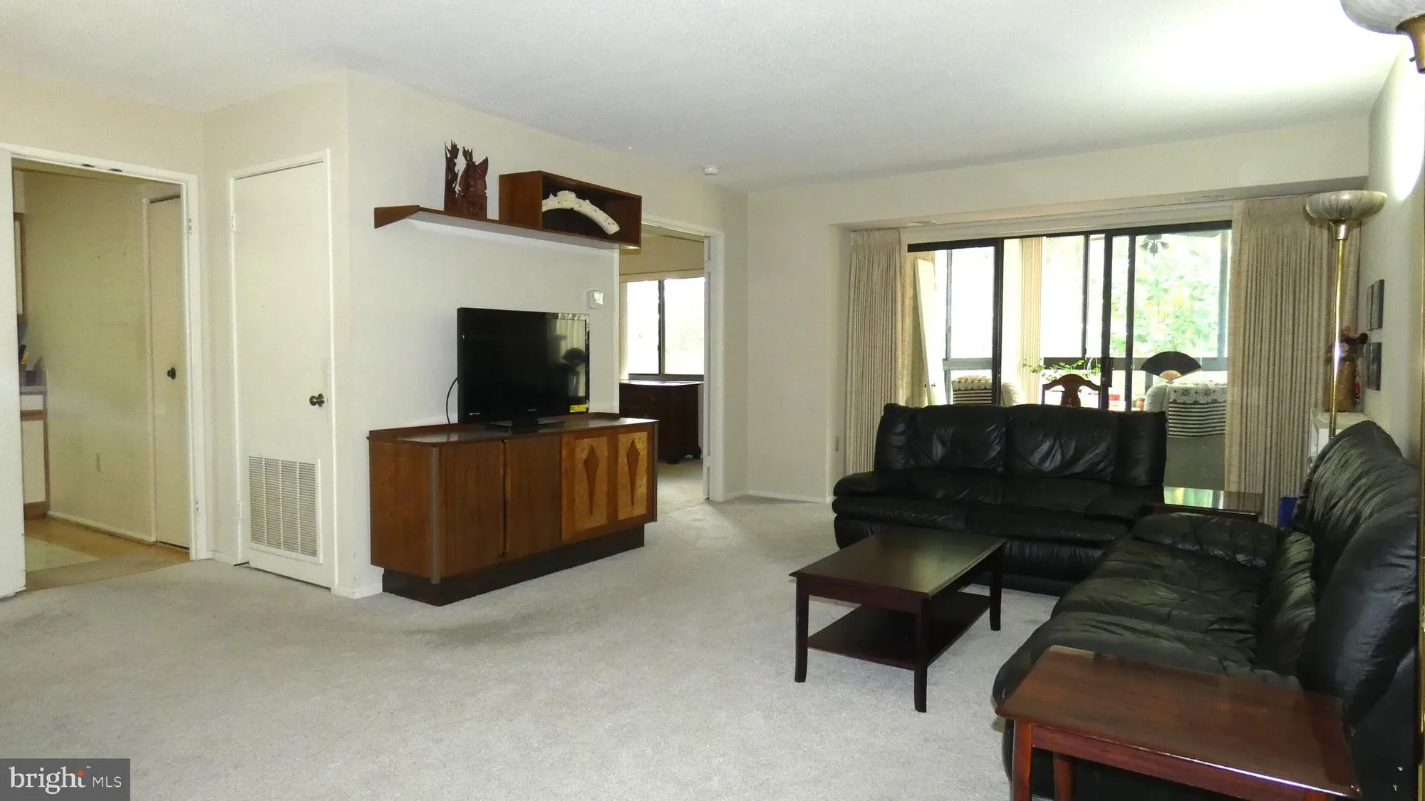 Property Slideshow image 3 of 21 | 15100 interlachen dr # 4-908, Silver Spring, MD, 20906