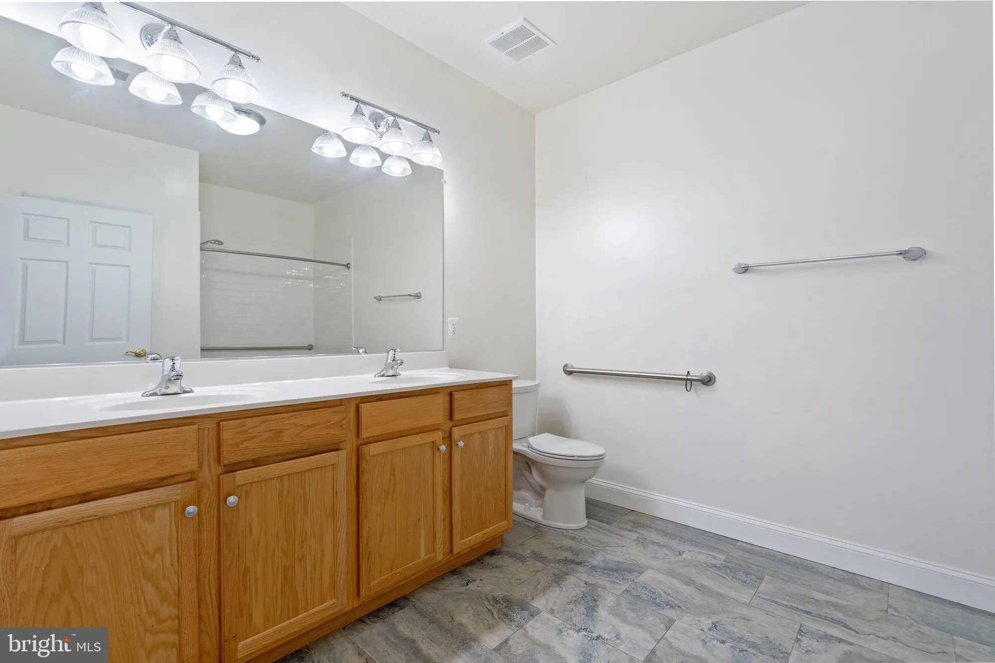 Property Slideshow image 9 of 48 | 20745 royal palace sq 210, Sterling, VA, 20165