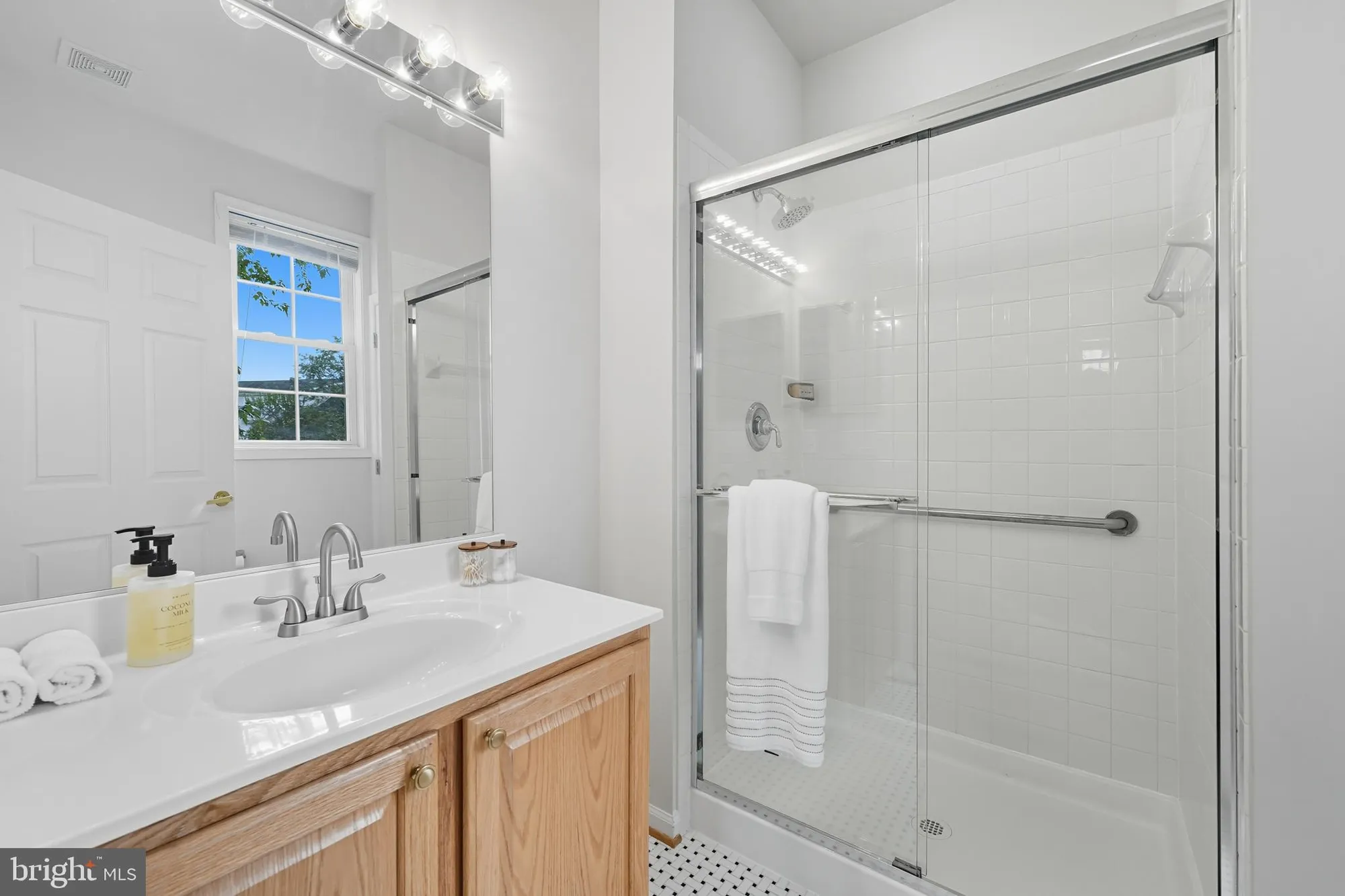 Property Slideshow image 18 of 30 | 6066 halverton pl, Gainesville, VA, 20155