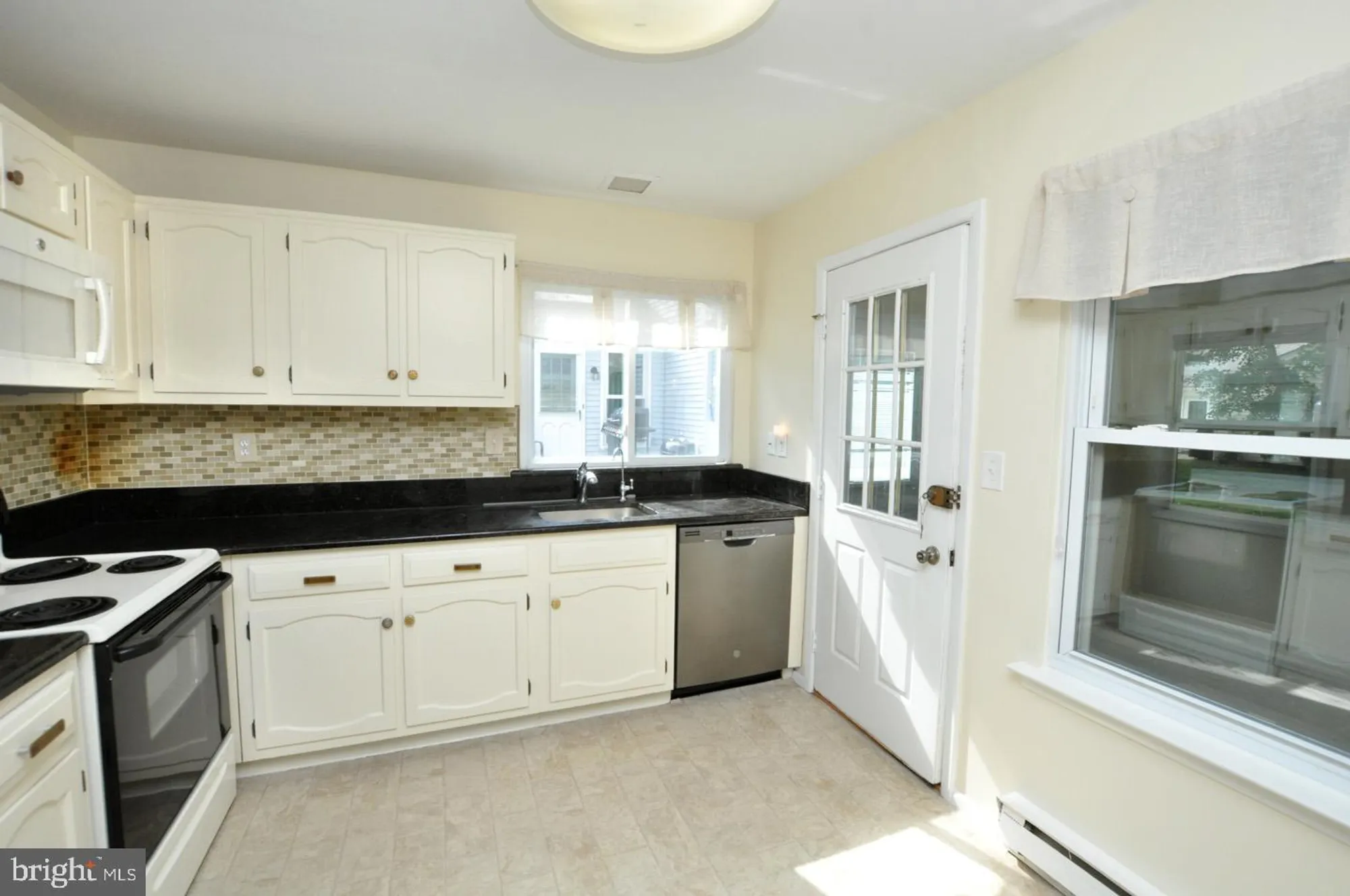 Property Slideshow image 9 of 27 | 25 dunstable rd, Southampton, NJ, 08088