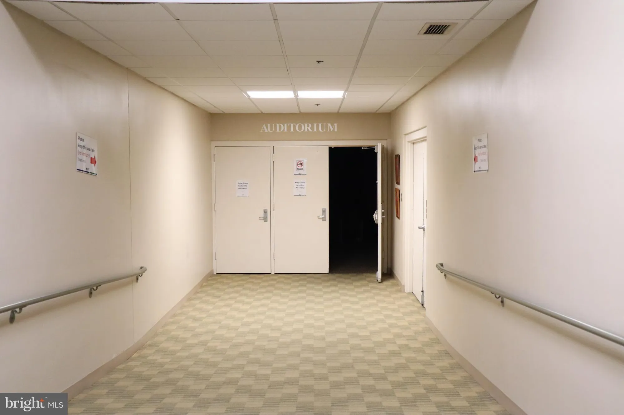 Property Slideshow image 31 of 53 | 15107 interlachen dr 2-119, Silver Spring, MD, 20906