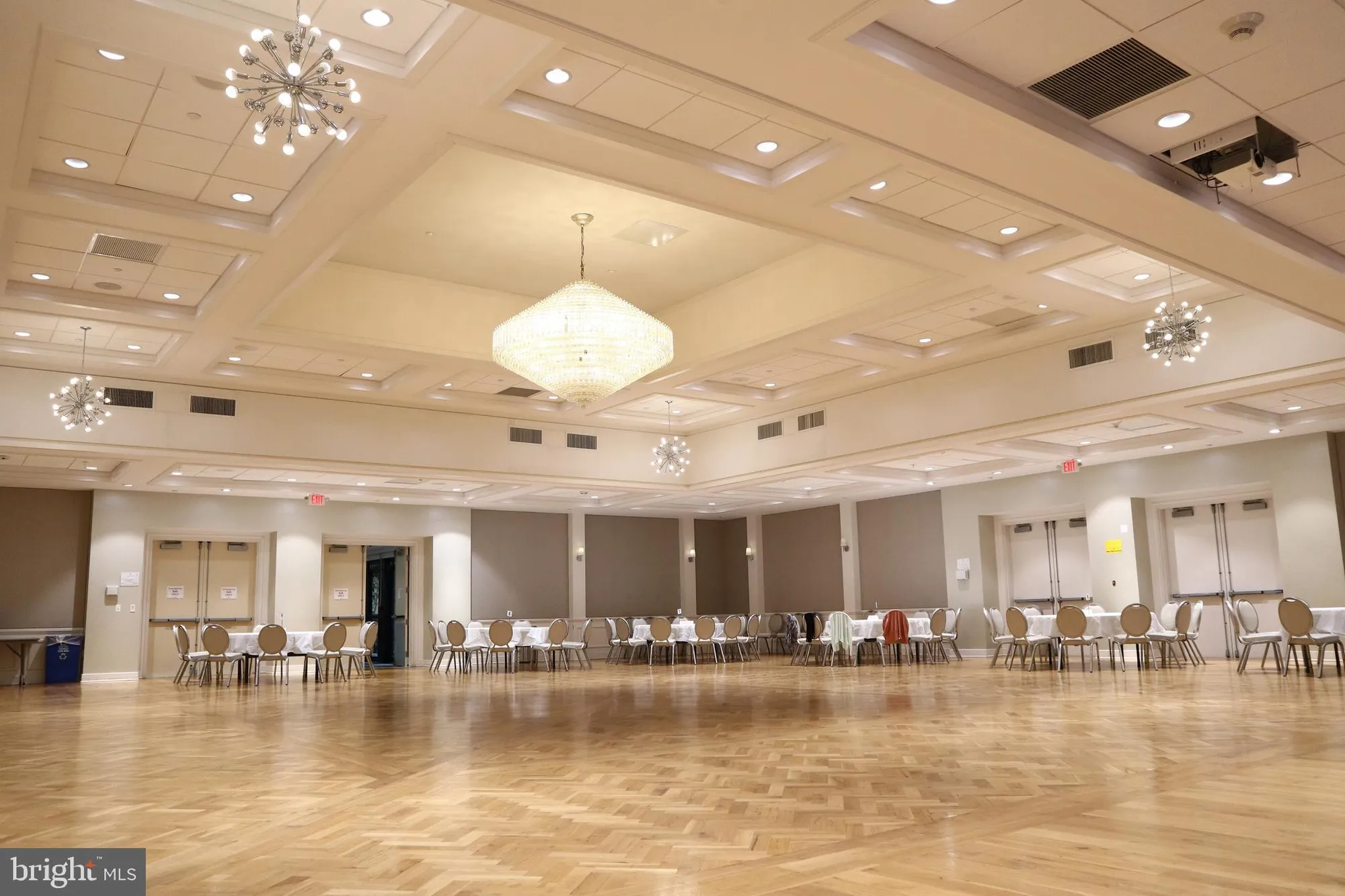 Property Slideshow image 29 of 53 | 15107 interlachen dr 2-119, Silver Spring, MD, 20906