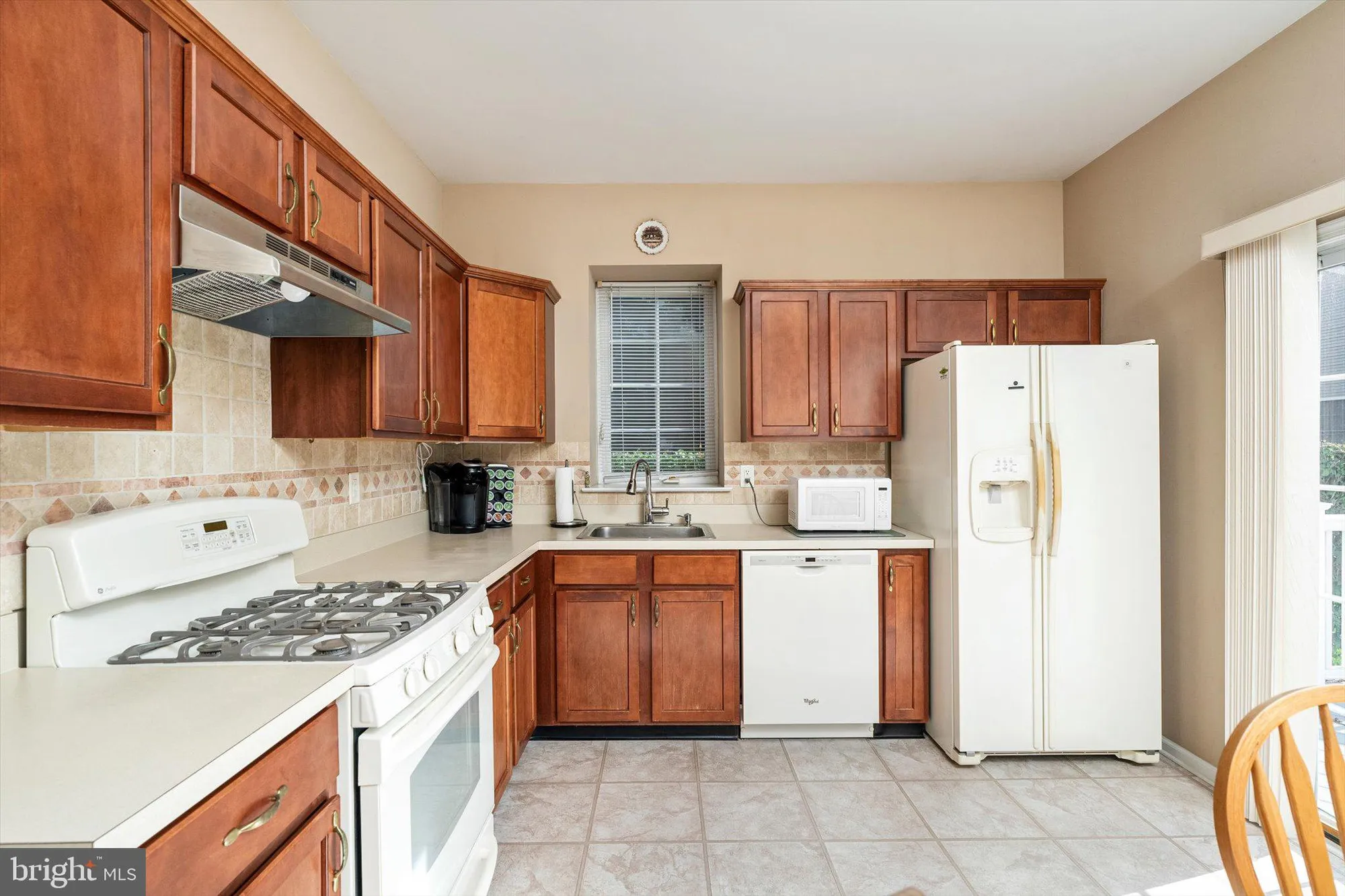 Property Slideshow image 10 of 25 | 193 burholme dr, Hamilton, NJ, 08691