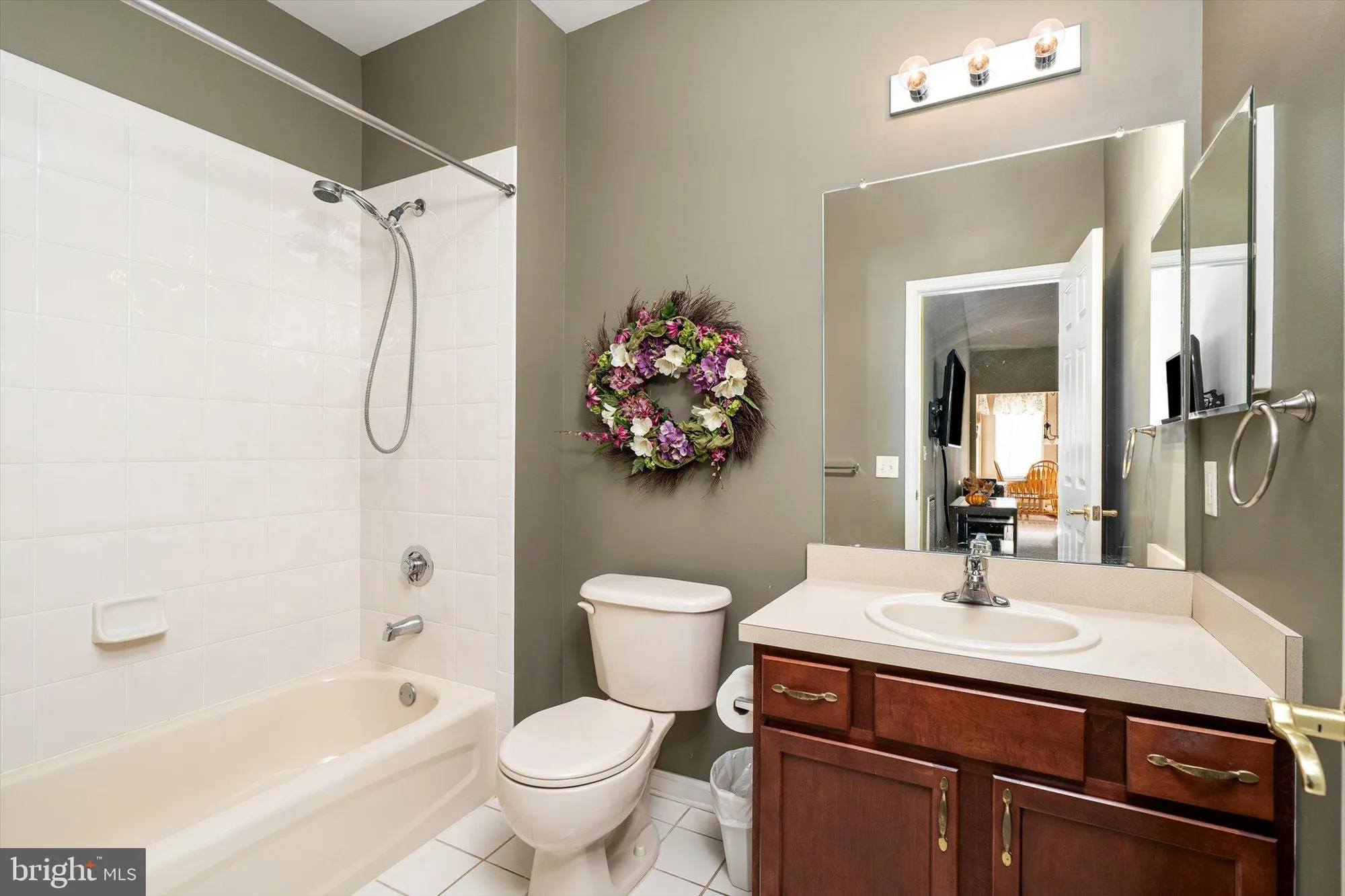 Property Slideshow image 12 of 25 | 193 burholme dr, Hamilton, NJ, 08691