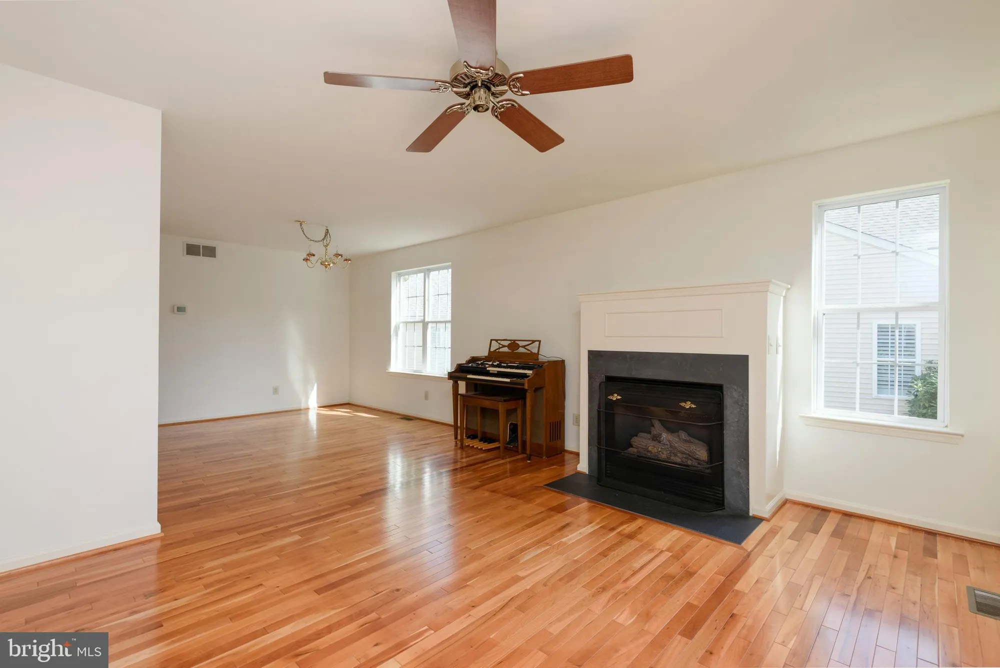 Property Slideshow image 4 of 25 | 403 e glenview dr, West Grove, PA, 19390