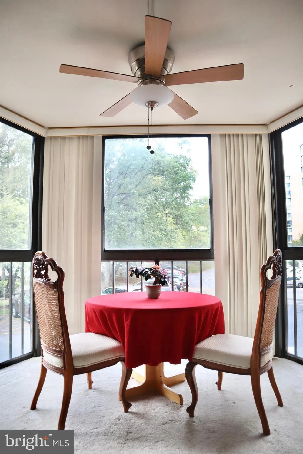 Property Slideshow image 15 of 53 | 15107 interlachen dr 2-119, Silver Spring, MD, 20906