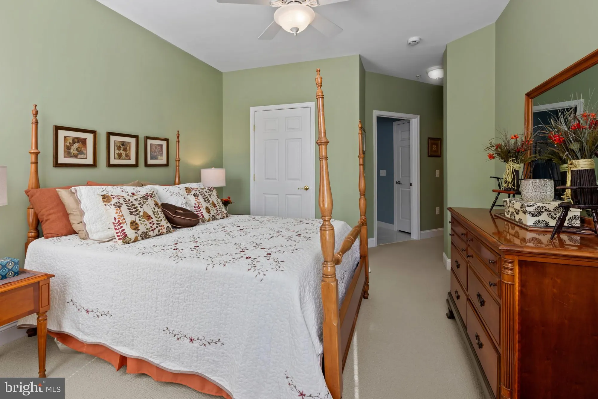 Property Slideshow image 7 of 37 | 8610 liberty trl unit 201, Manassas, VA, 20110