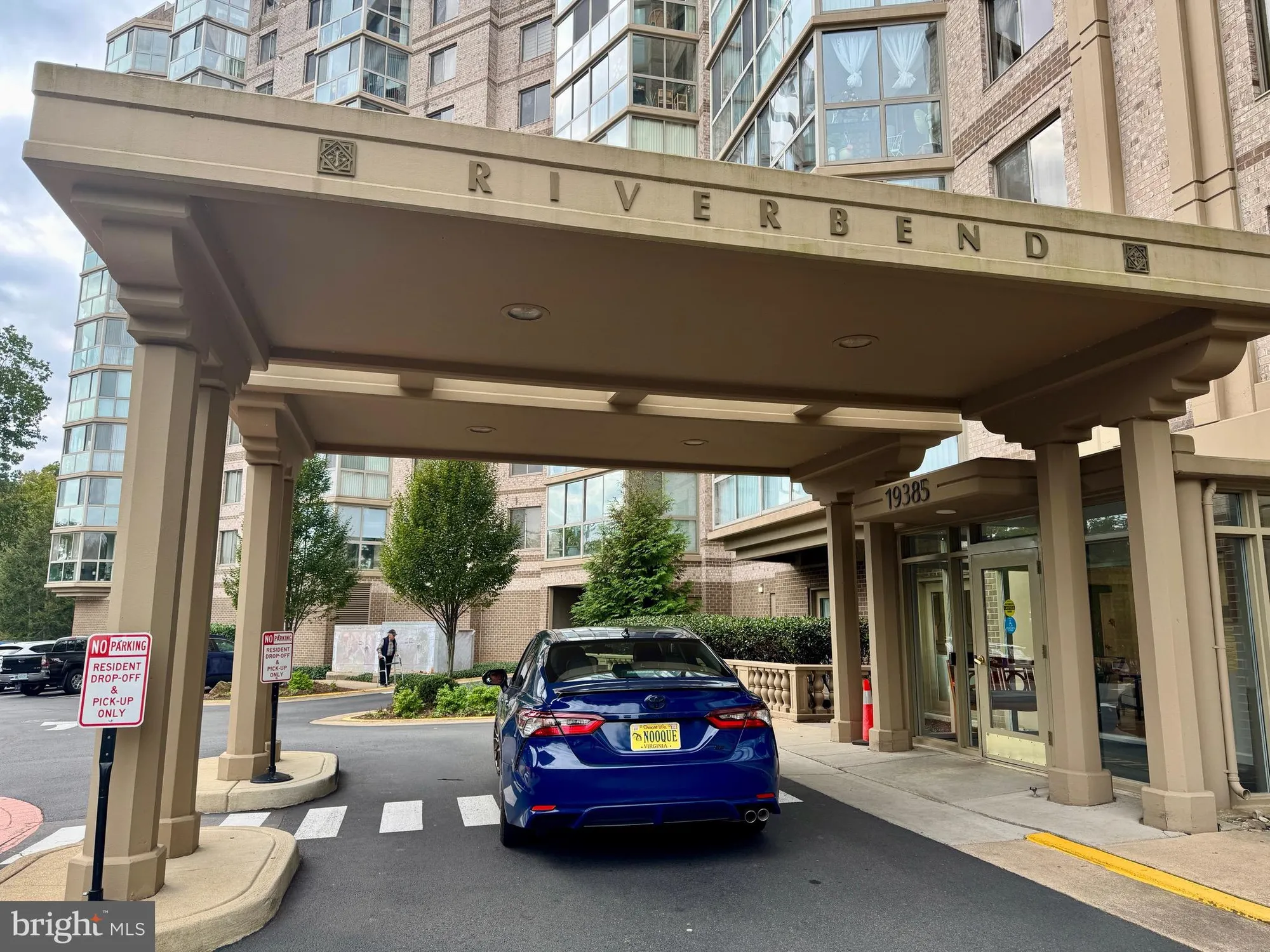 Property Slideshow image 2 of 38 | 19385 cypress ridge ter 815, Leesburg, VA, 20176