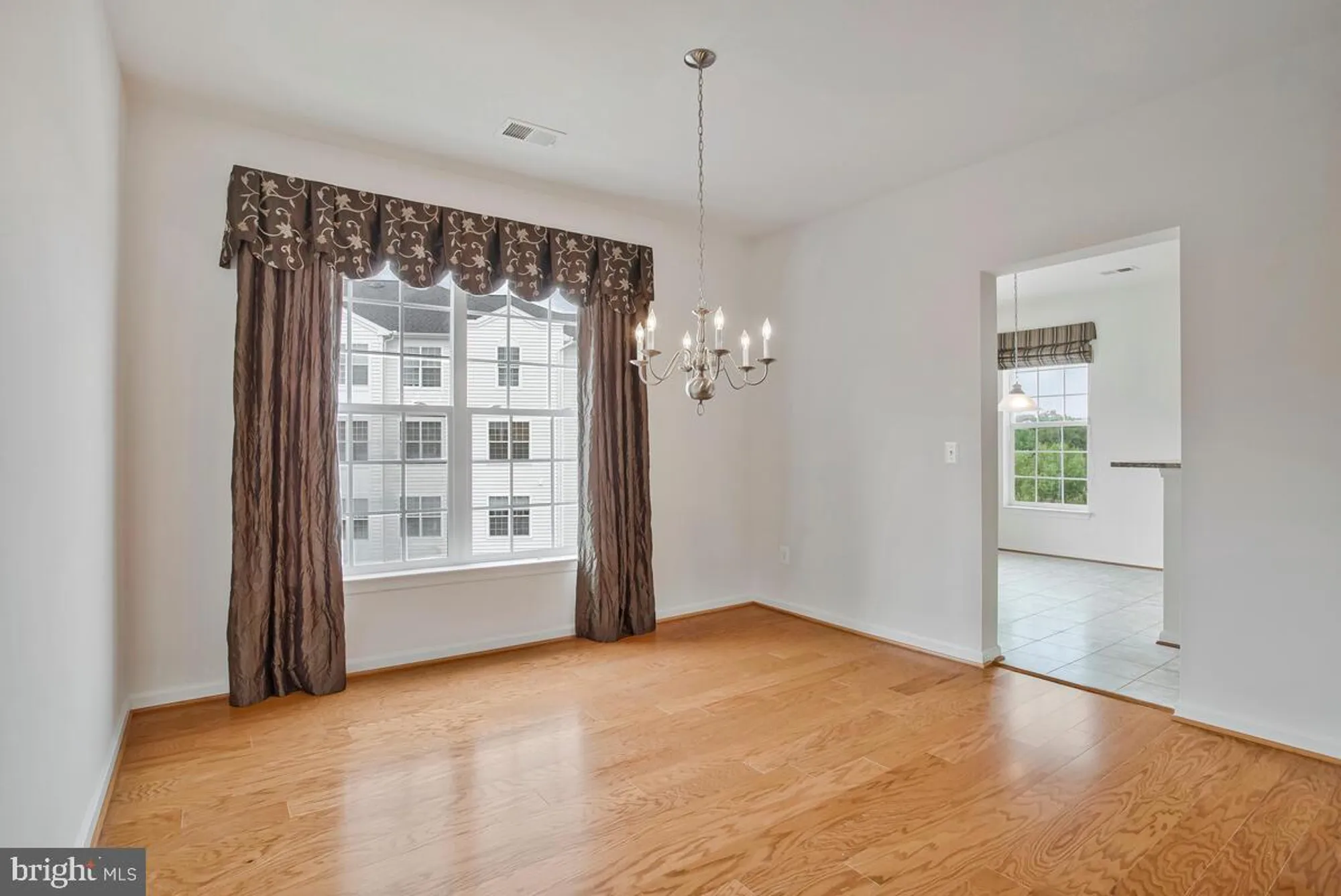 Property Slideshow image 18 of 70 | 7315 brookview rd 302, Elkridge, MD, 21075