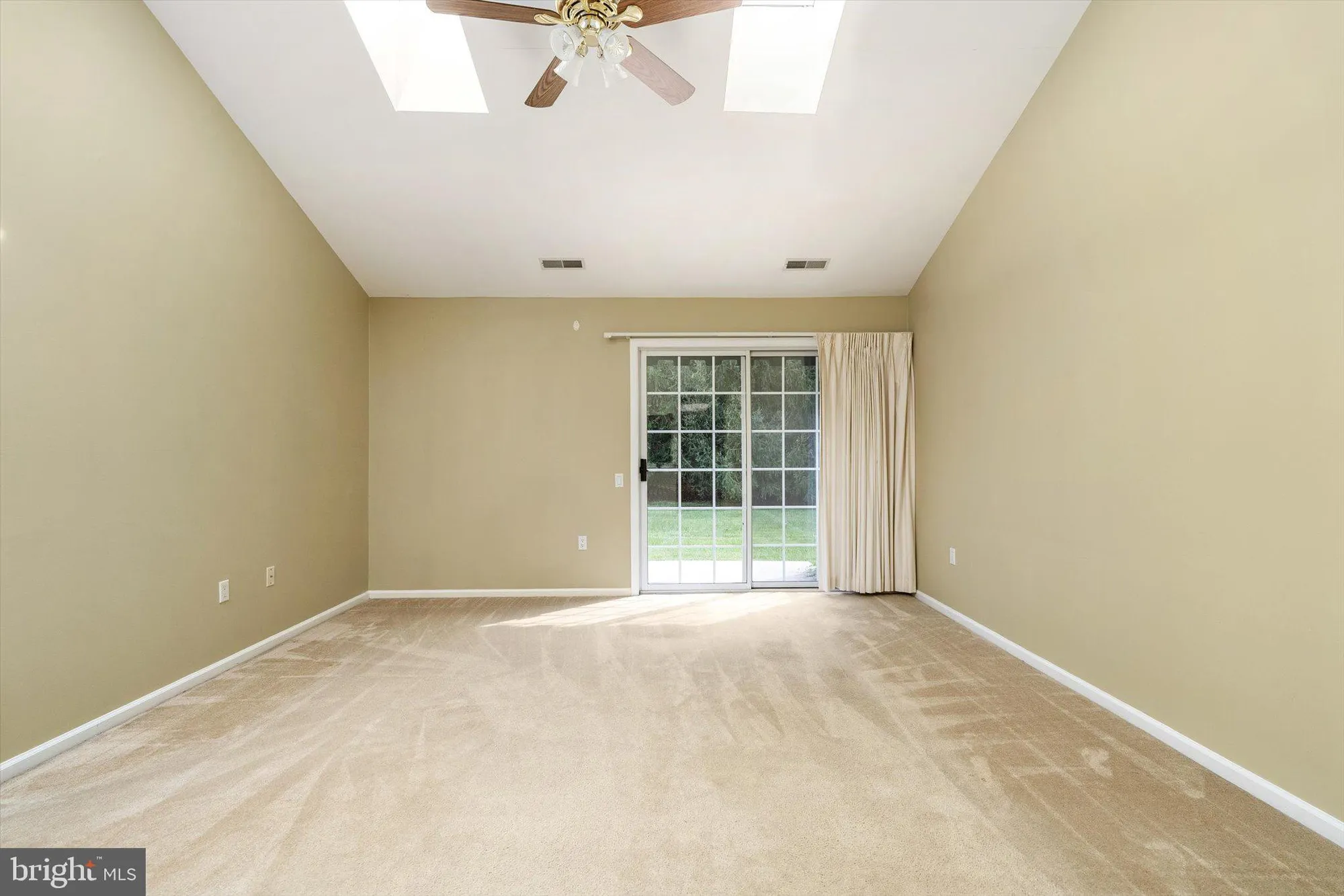 Property Slideshow image 18 of 46 | 120 kingston blvd, Hamilton, NJ, 08690