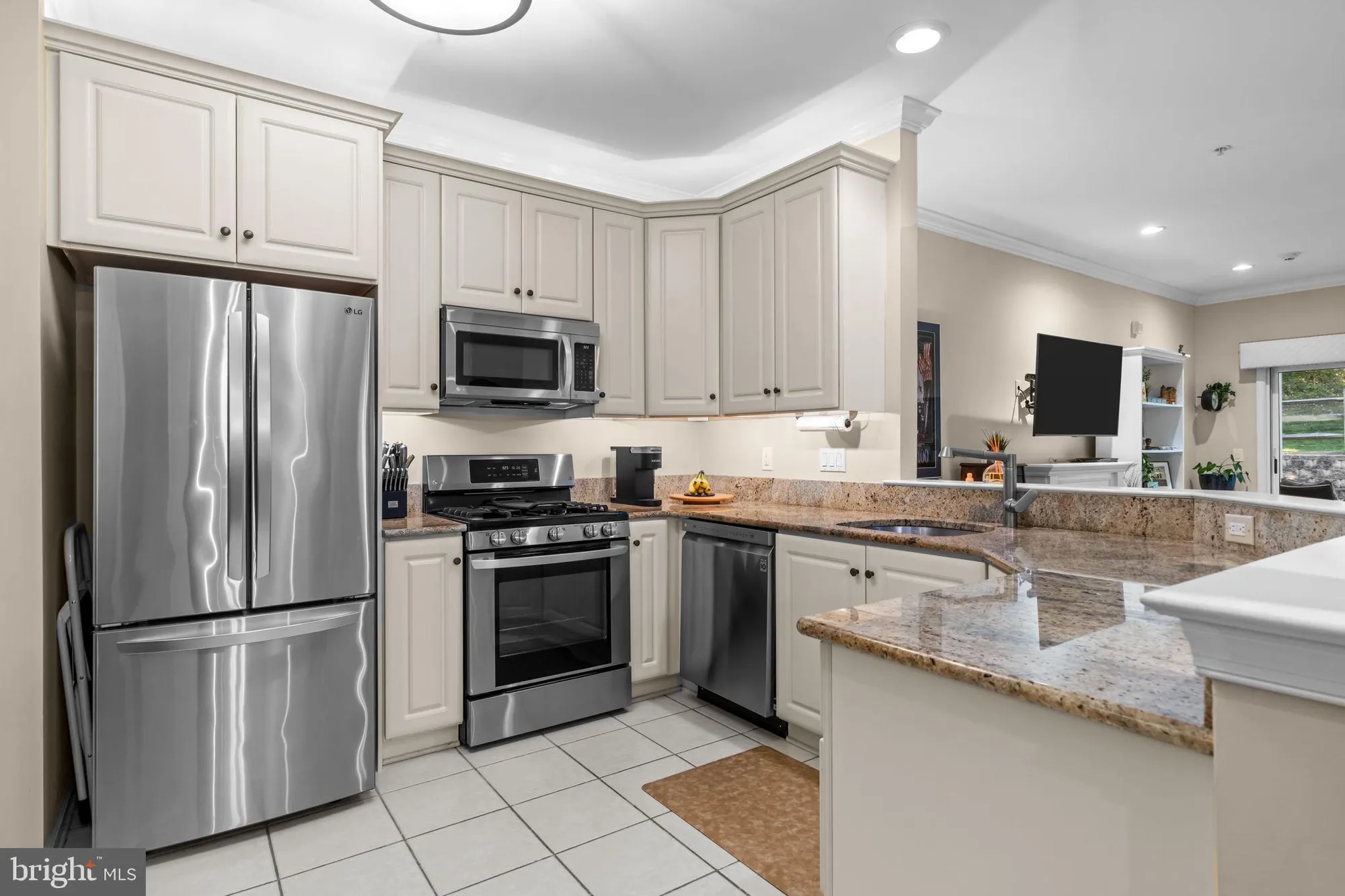 Property Slideshow image 5 of 24 | 1 falcon dr ste 203, Holland, PA, 18966