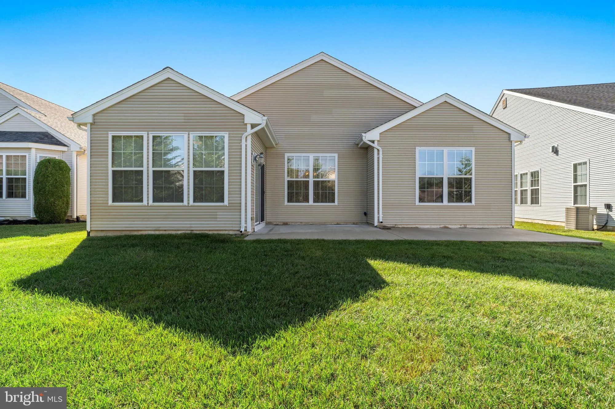 Property Slideshow image 9 of 77 | 6 mountain stream ct, Barnegat, NJ, 08005