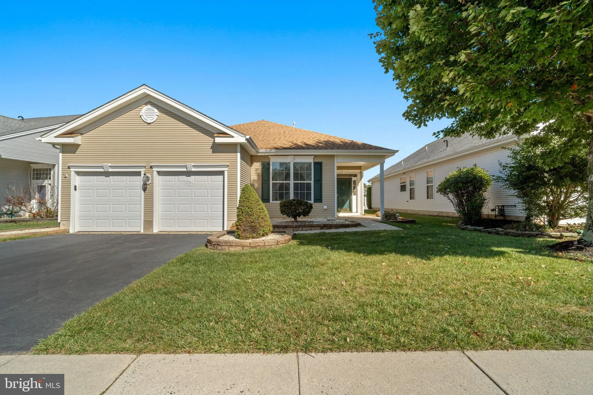 Property Slideshow image 3 of 77 | 6 mountain stream ct, Barnegat, NJ, 08005