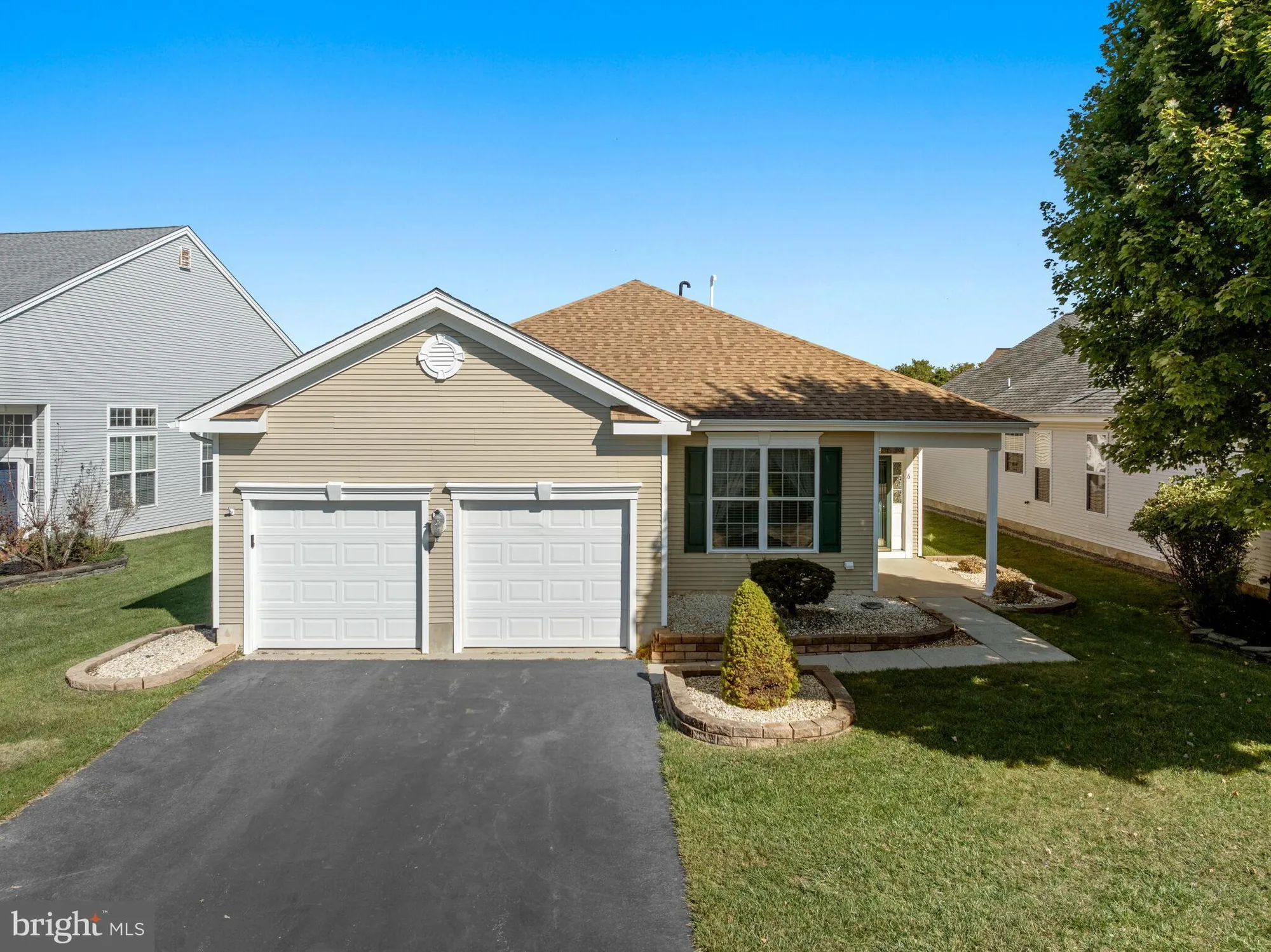 Property Slideshow image 4 of 77 | 6 mountain stream ct, Barnegat, NJ, 08005