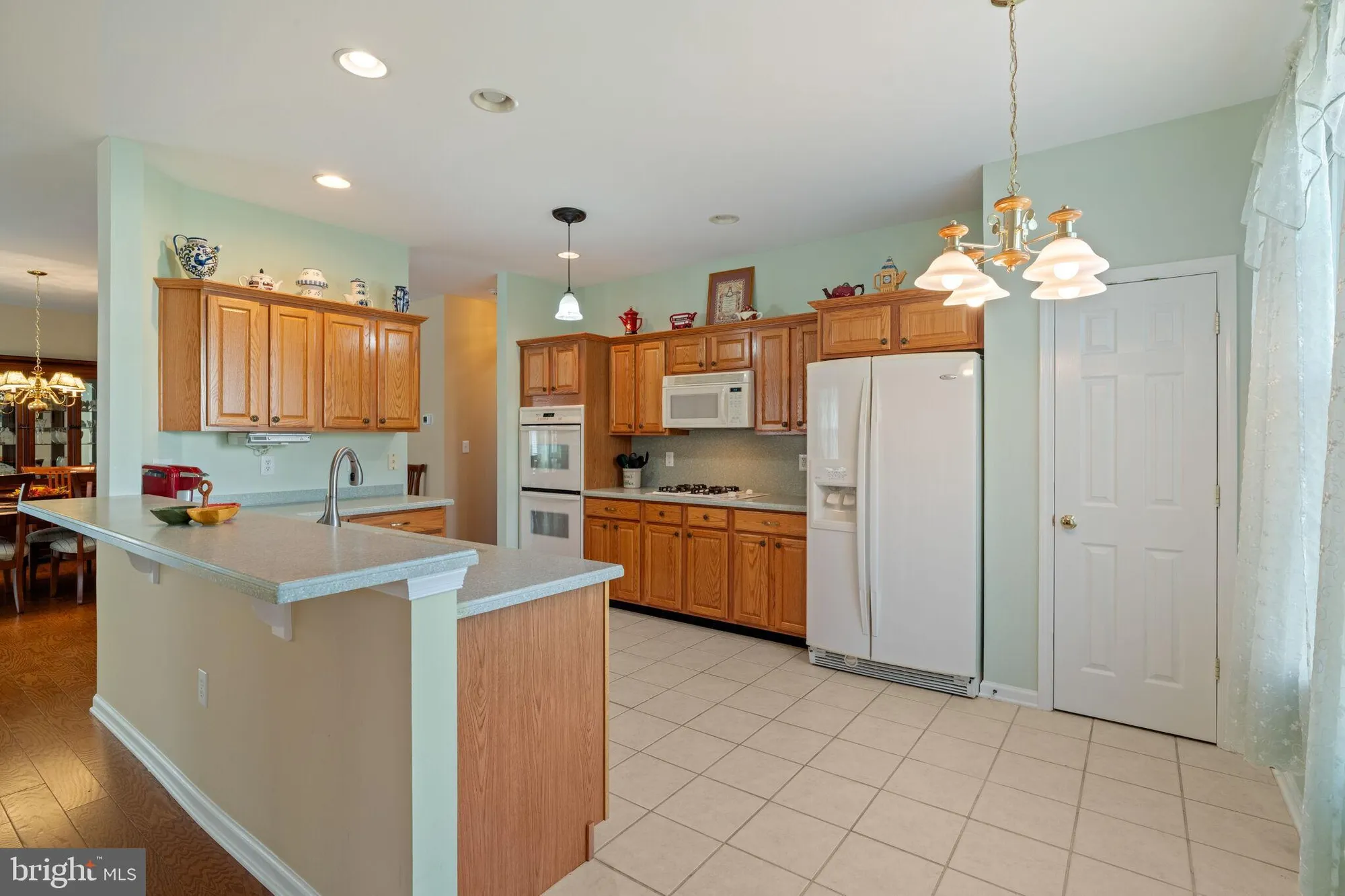 Property Slideshow image 28 of 77 | 6 mountain stream ct, Barnegat, NJ, 08005