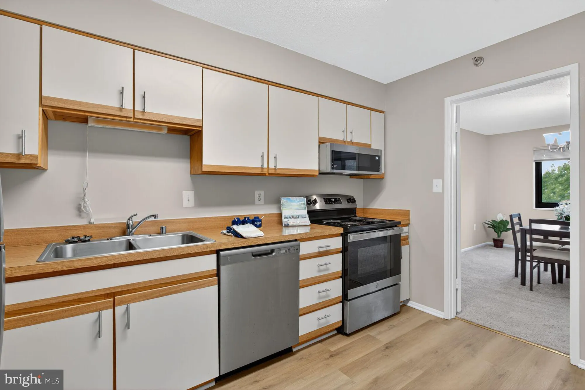 Property Slideshow image 14 of 43 | 15115 interlachen dr 3-802, Silver Spring, MD, 20906