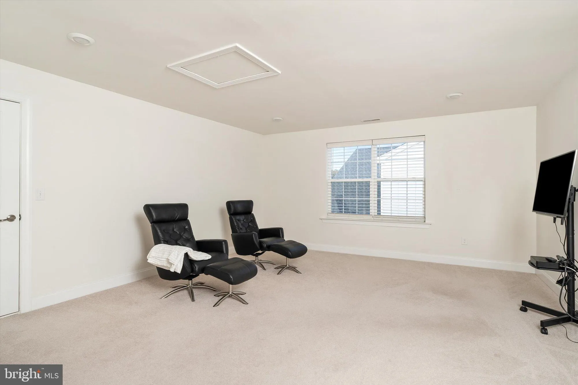 Property Slideshow image 34 of 43 | 50 boardwalk dr, Mount Holly, NJ, 08060