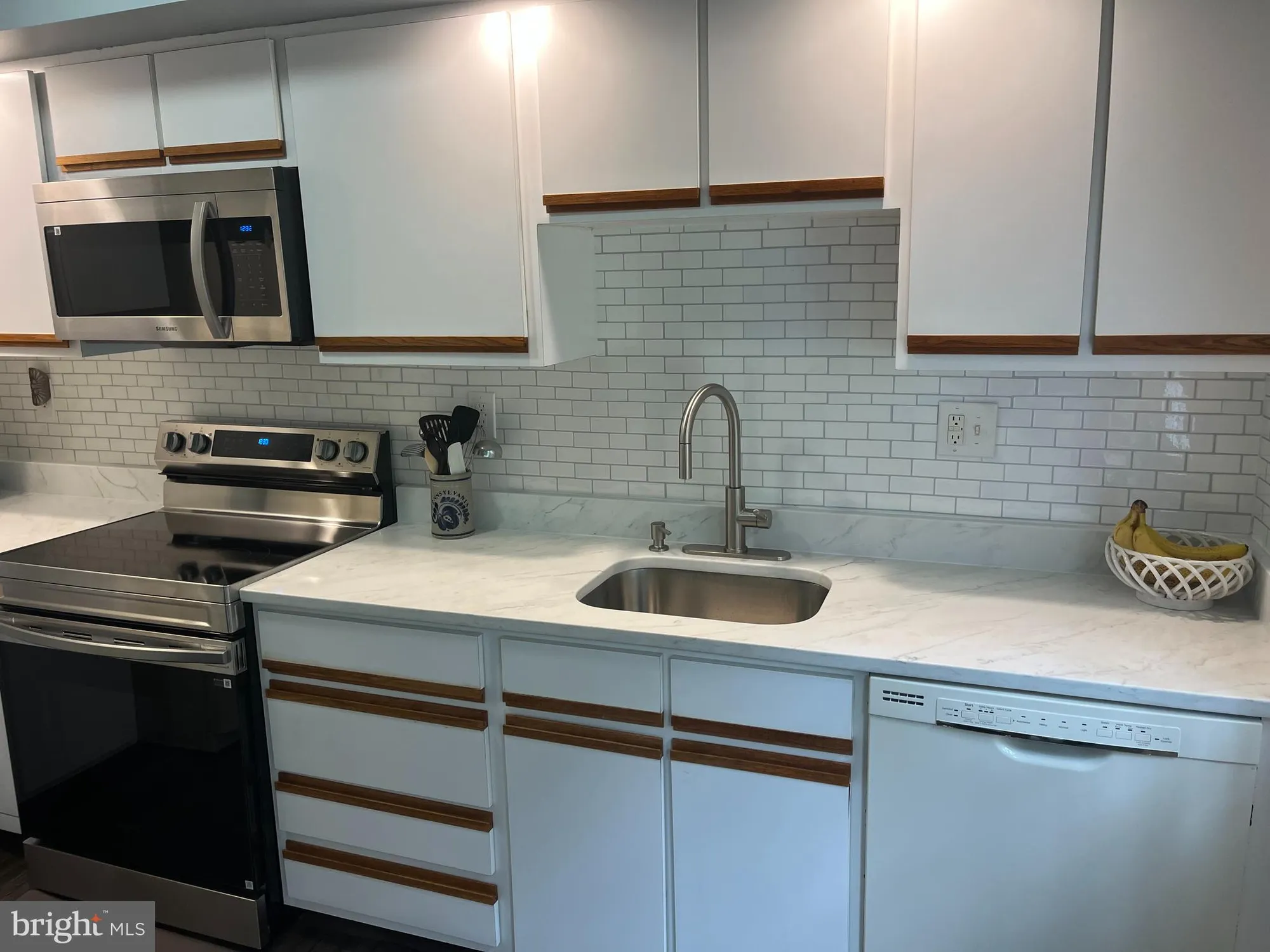 Property Slideshow image 10 of 30 | 53 finchley ct, Southampton, NJ, 08088