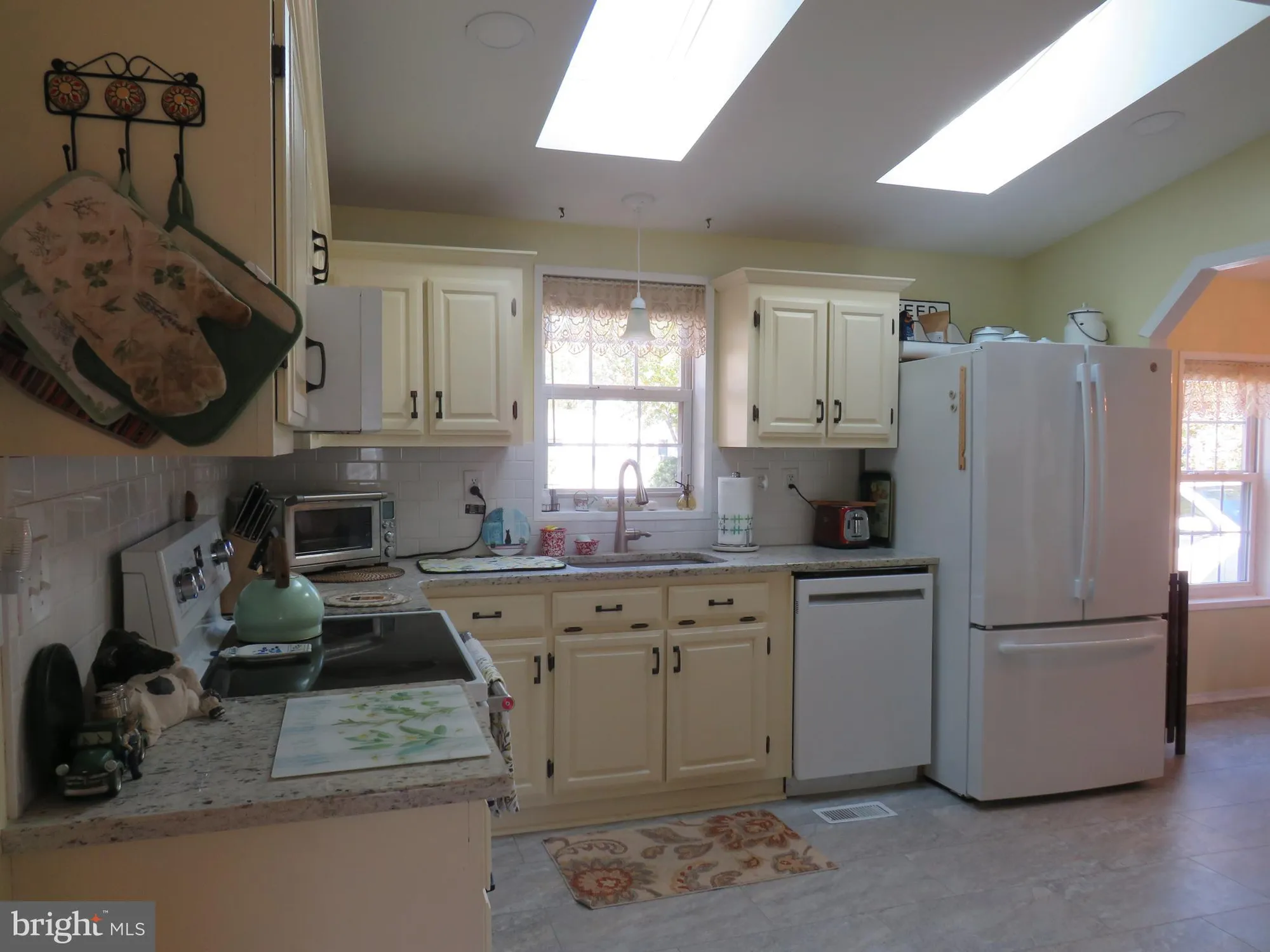 Property Slideshow image 11 of 37 | 183 spring meadow cir, New Hope, PA, 18938