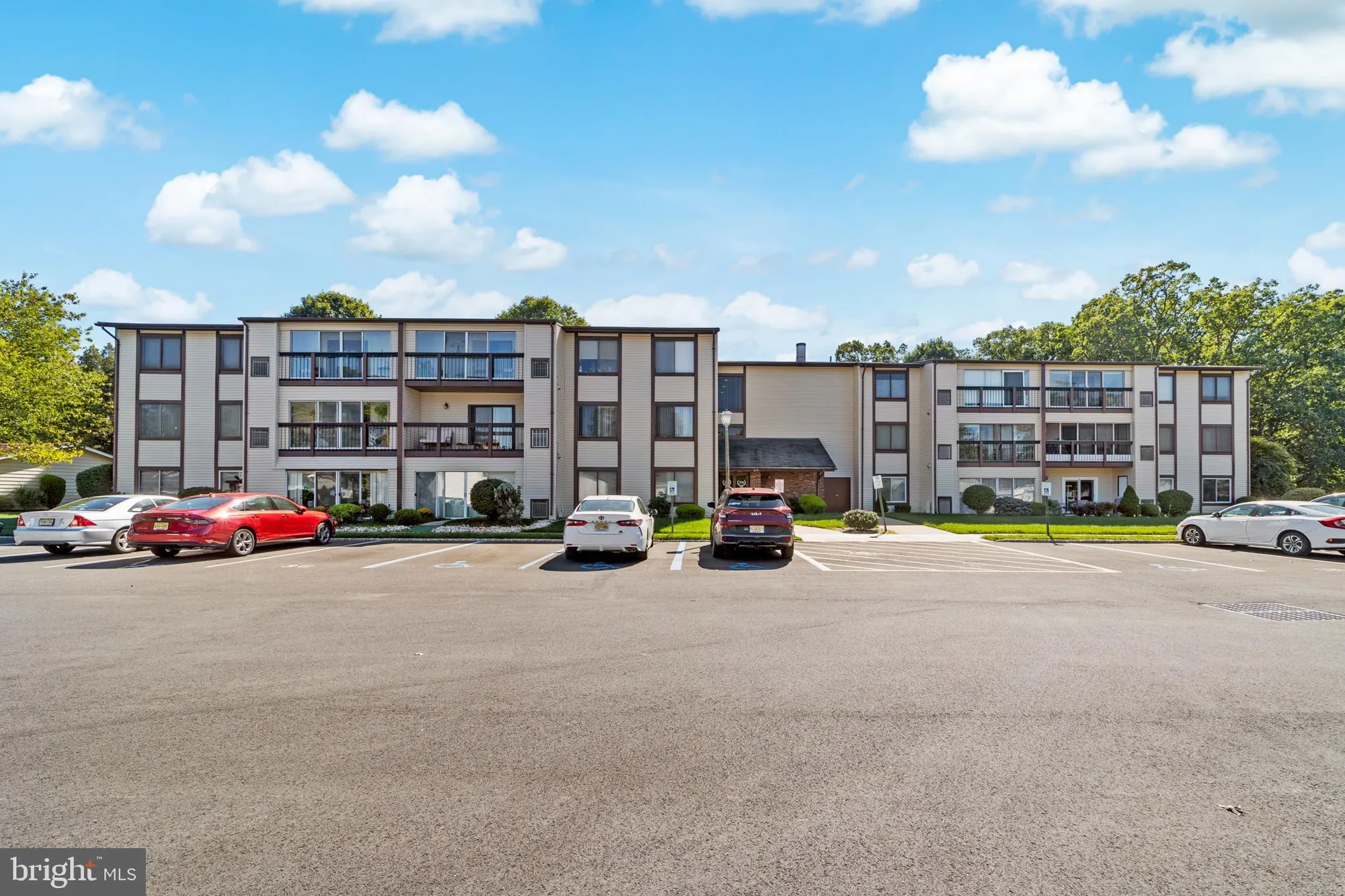 Property Slideshow image 5 of 25 | 278 crosse dr apt 3g, Monroe Twp, NJ, 08831