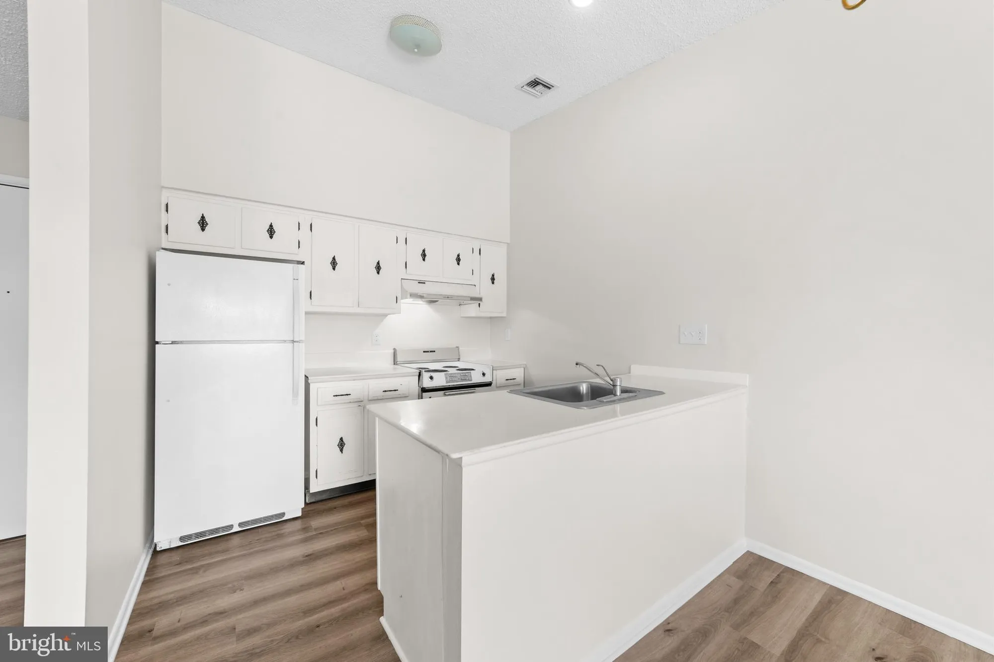 Property Slideshow image 11 of 25 | 278 crosse dr apt 3g, Monroe Twp, NJ, 08831