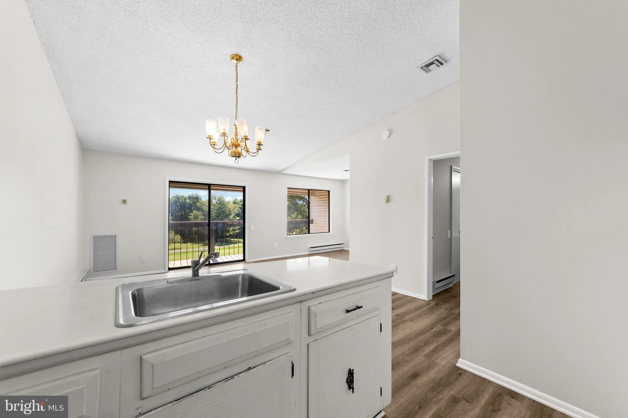 Property Slideshow image 13 of 25 | 278 crosse dr apt 3g, Monroe Twp, NJ, 08831